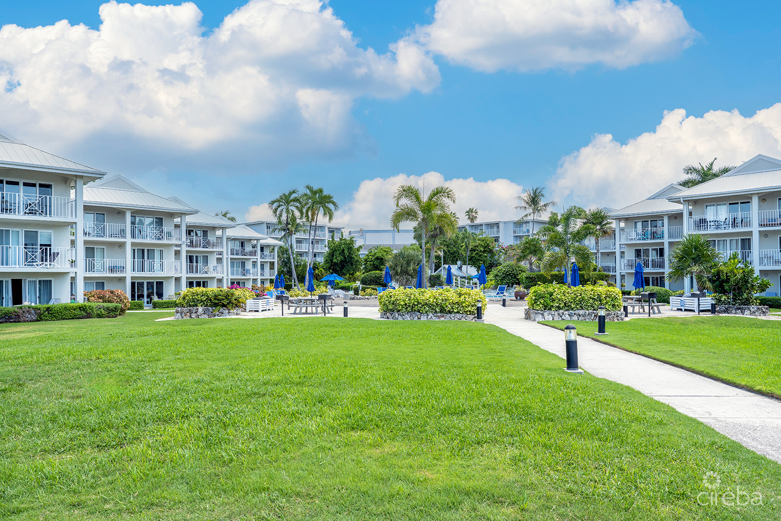 SUNSET COVE  – PENTHOUSE – CORNER UNIT