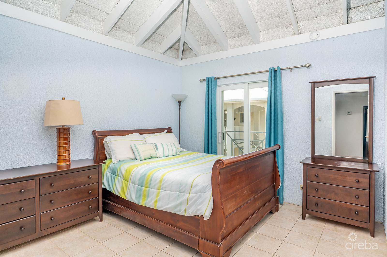 SUNSET COVE  – PENTHOUSE – CORNER UNIT