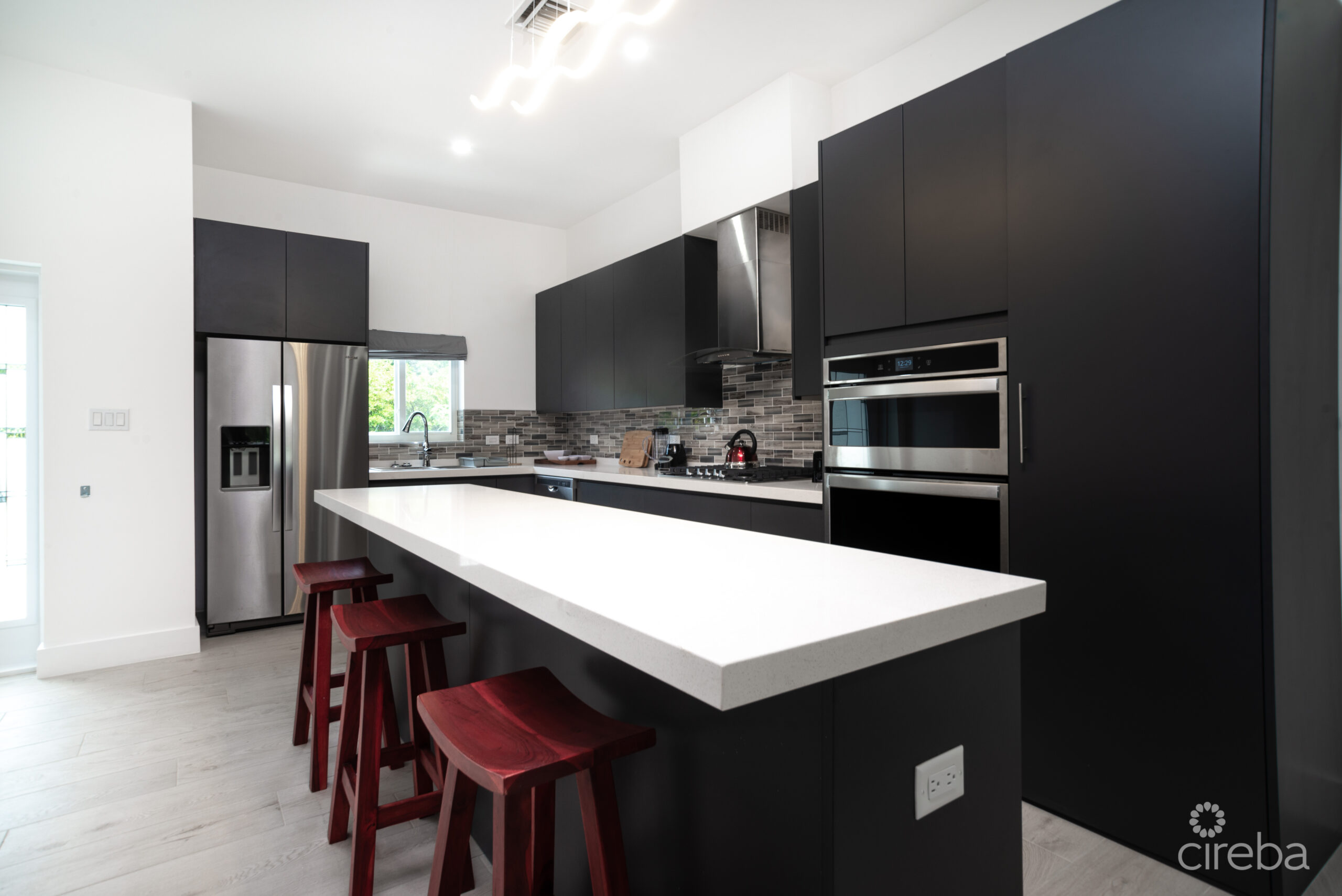 ACROSS FROM BEACH–SOUTH SOUND–3BED/3.5BATH TOWNHOUSE–FENCED YARD–THE MANTRAS