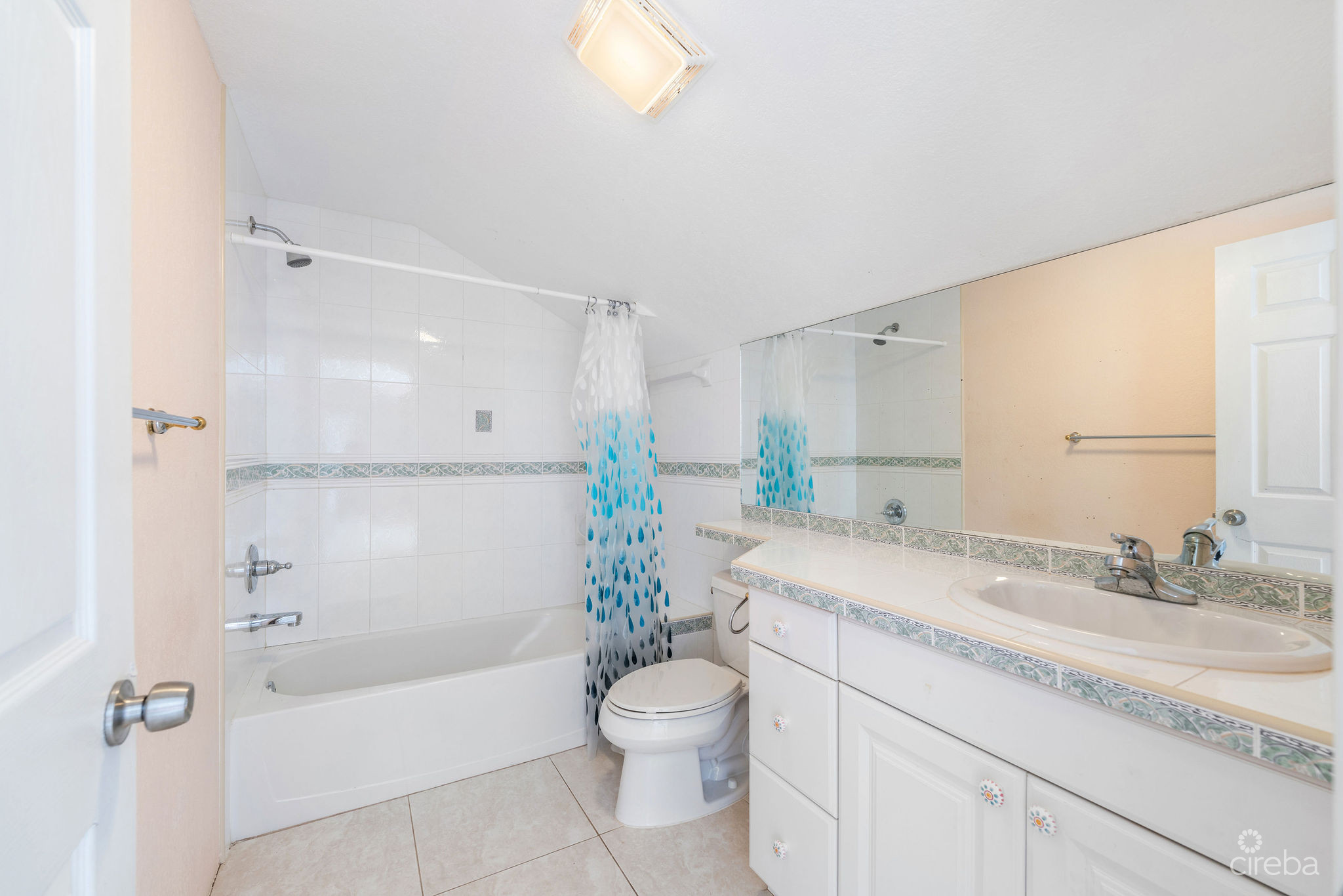 75 MIDSUMMER DRIVE SINGLE FAMILY HOME