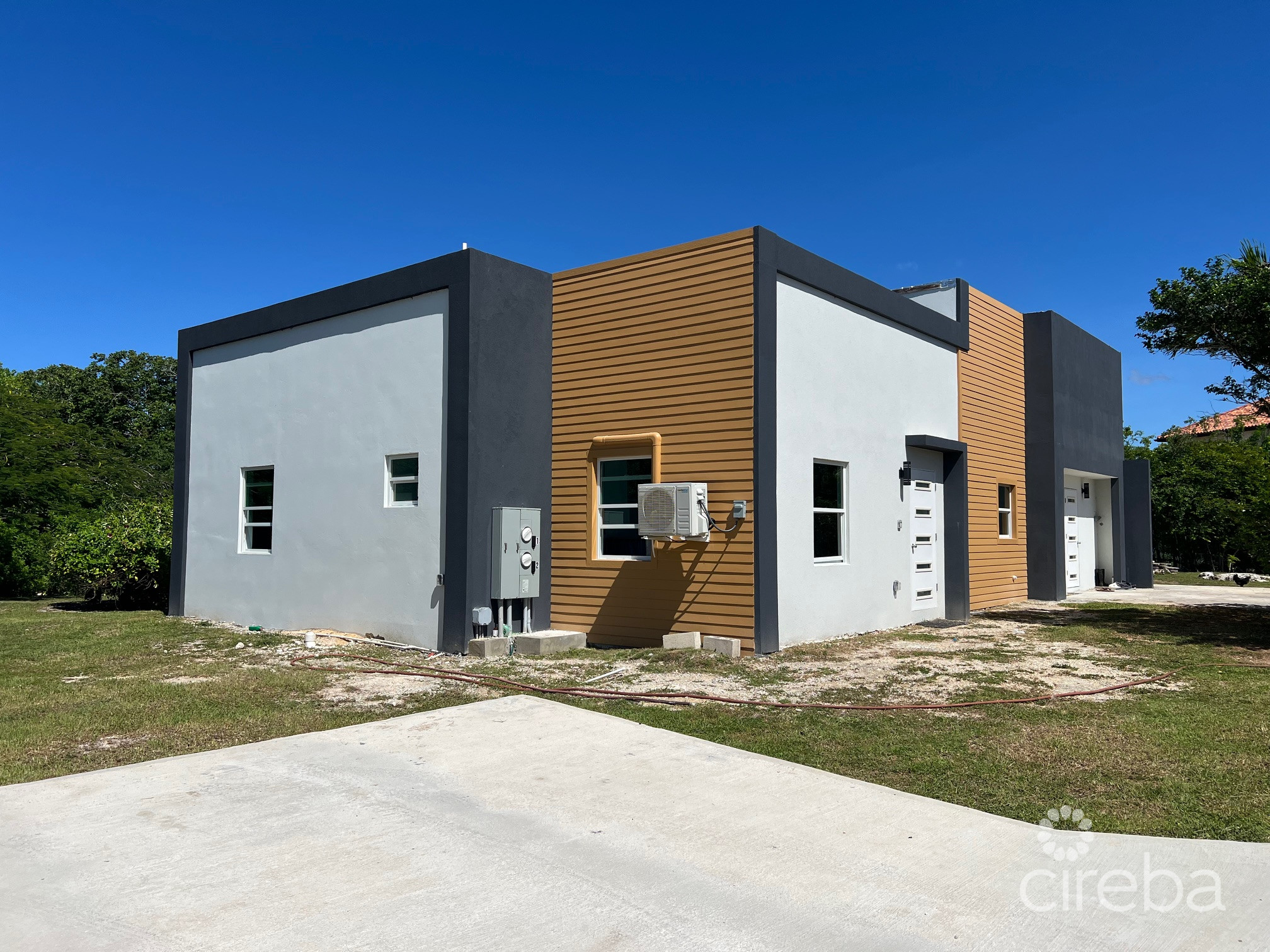 HALF DUPLEX – 2 BED/2 BATH