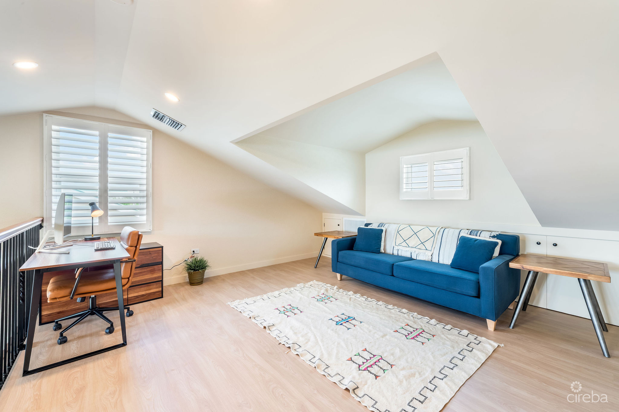 SUPERB VALUE AND VIEWS ON SPOTTS BEACH – 15 CORAL BAY VILLAGE