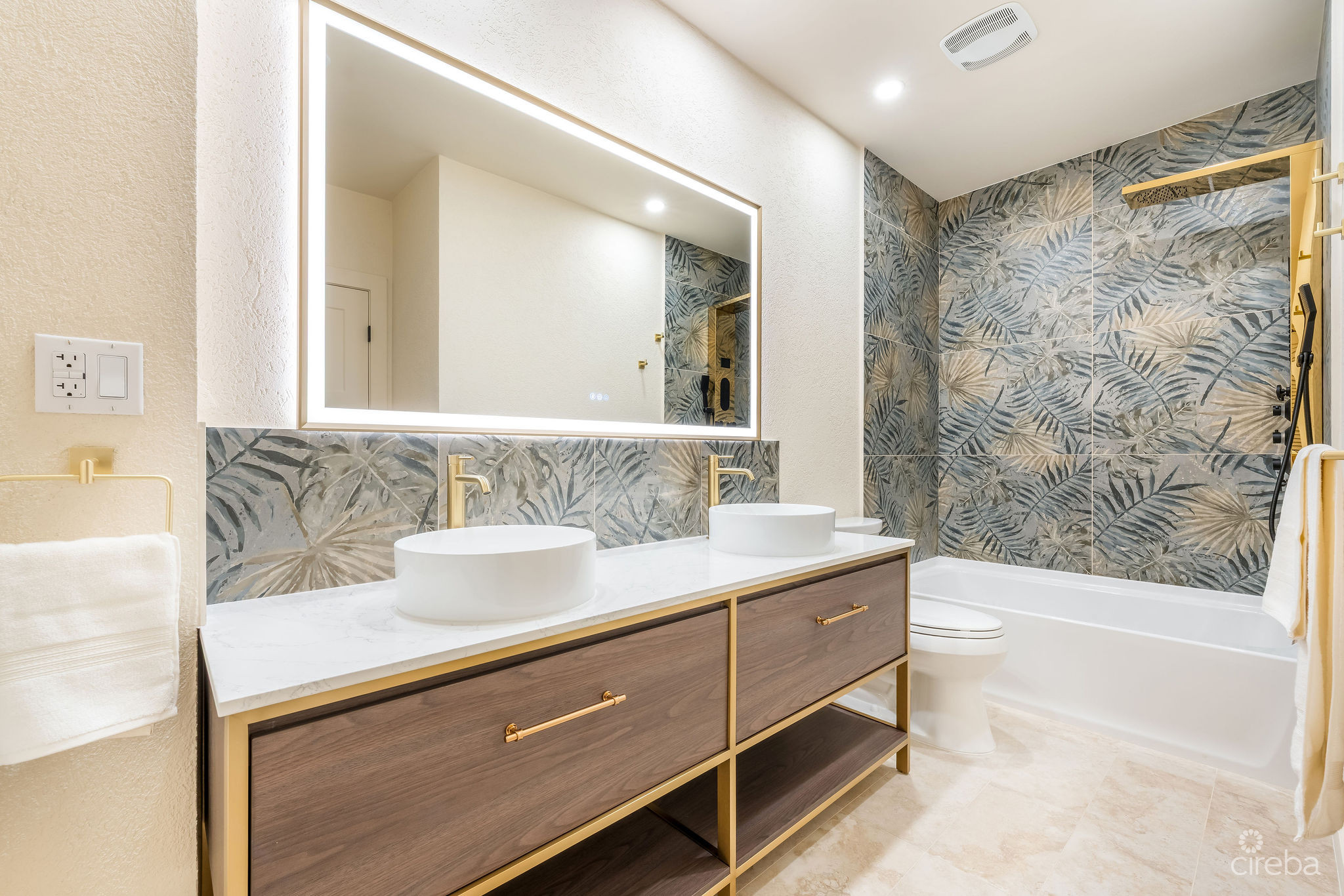 SUPERB VALUE AND VIEWS ON SPOTTS BEACH – 15 CORAL BAY VILLAGE