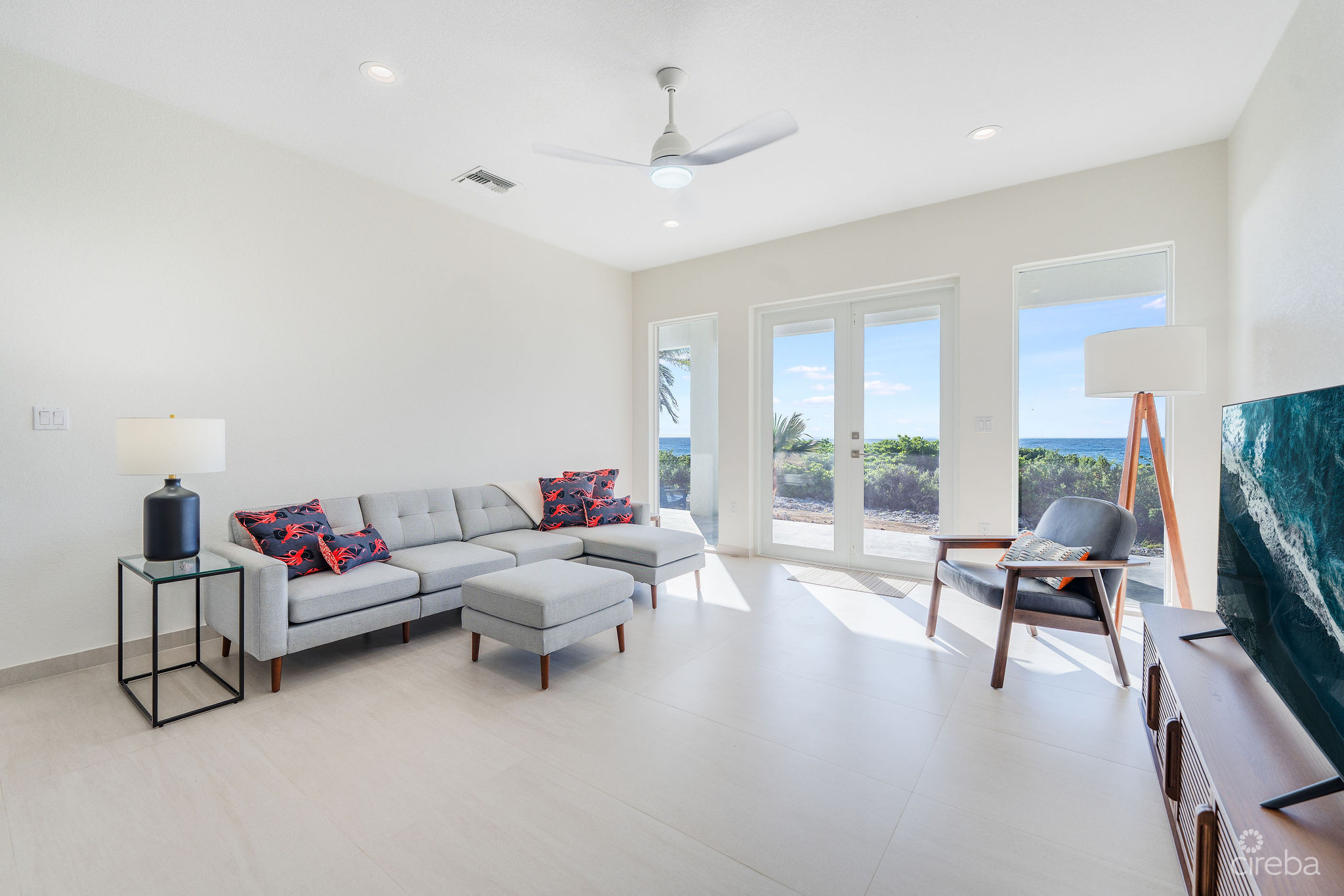 SOUTHSIDE SEAFRONT VILLA