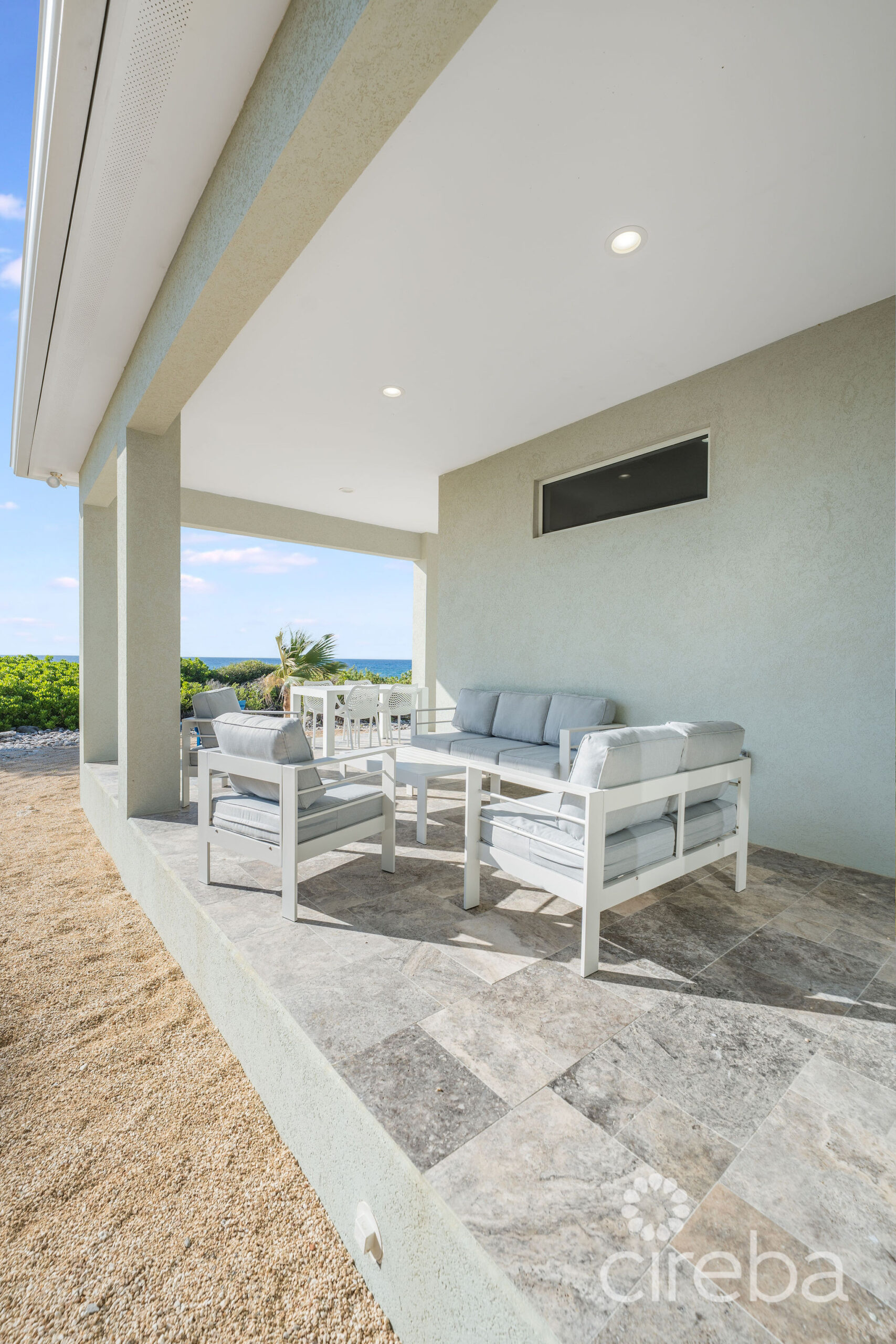 SOUTHSIDE SEAFRONT VILLA