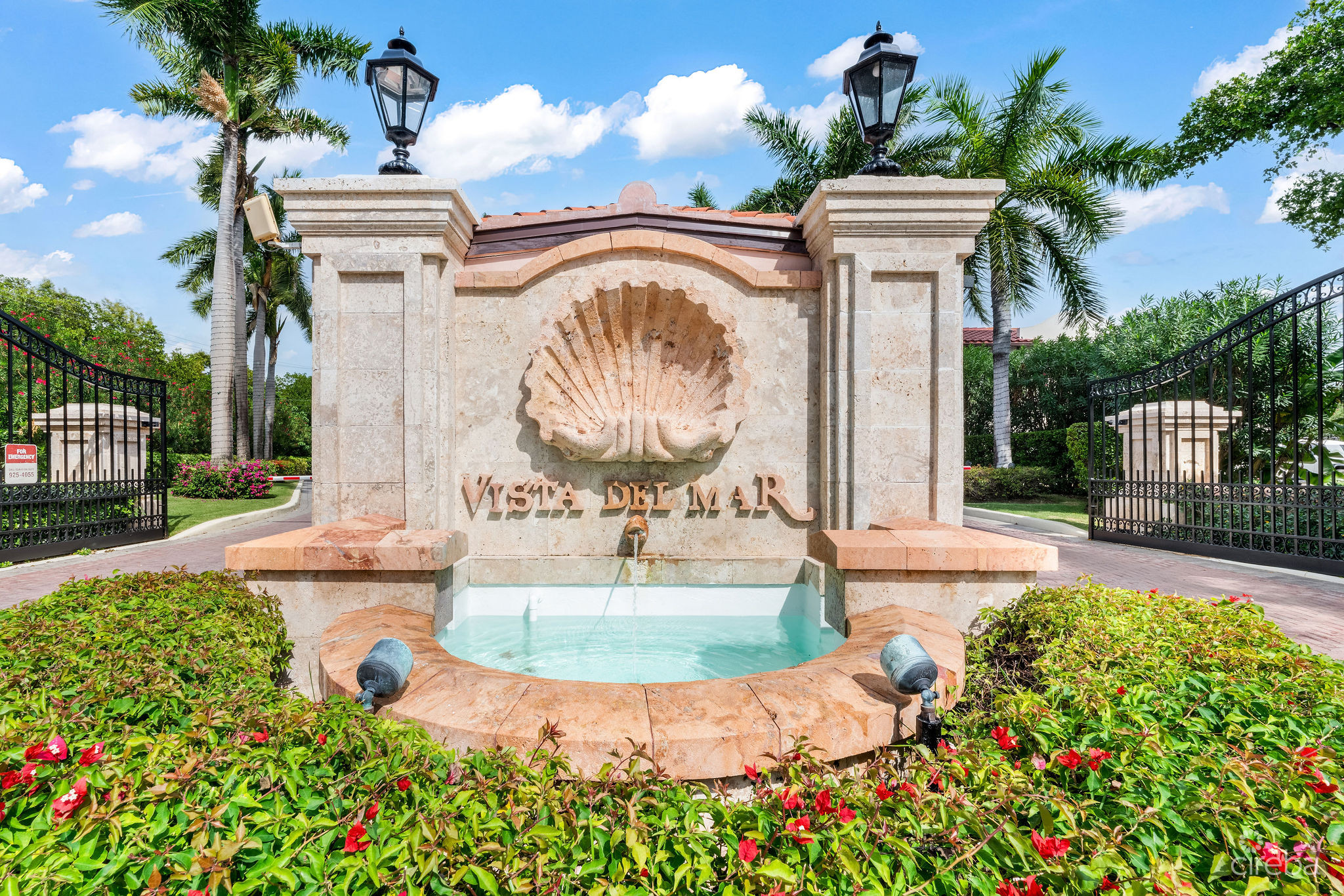 4 BED CANAL FRONT VILLA – VISTA DEL MAR