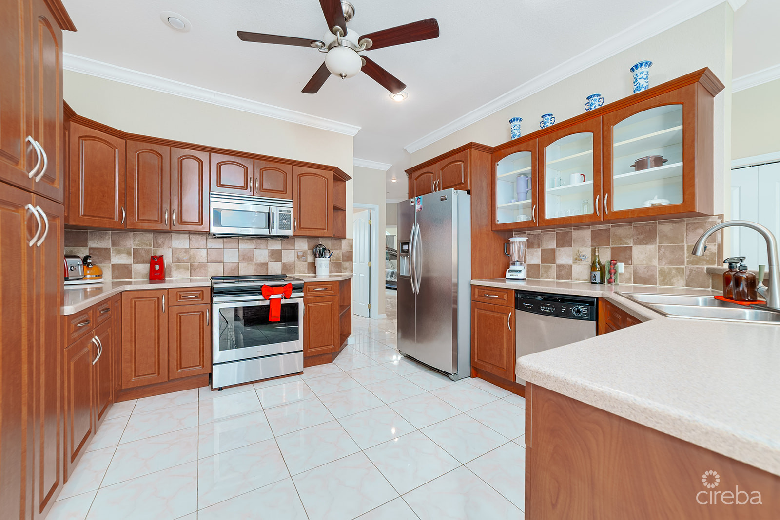 4 BED + OFFICE / 3.5 BATH SINGLE FAMILY HOME