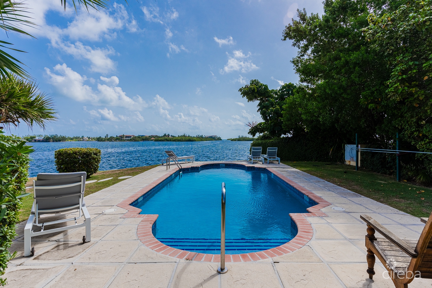 CANAL-FRONT TOWNHOUSE | GOVERNORS HARBOUR | SMB CORRIDOR