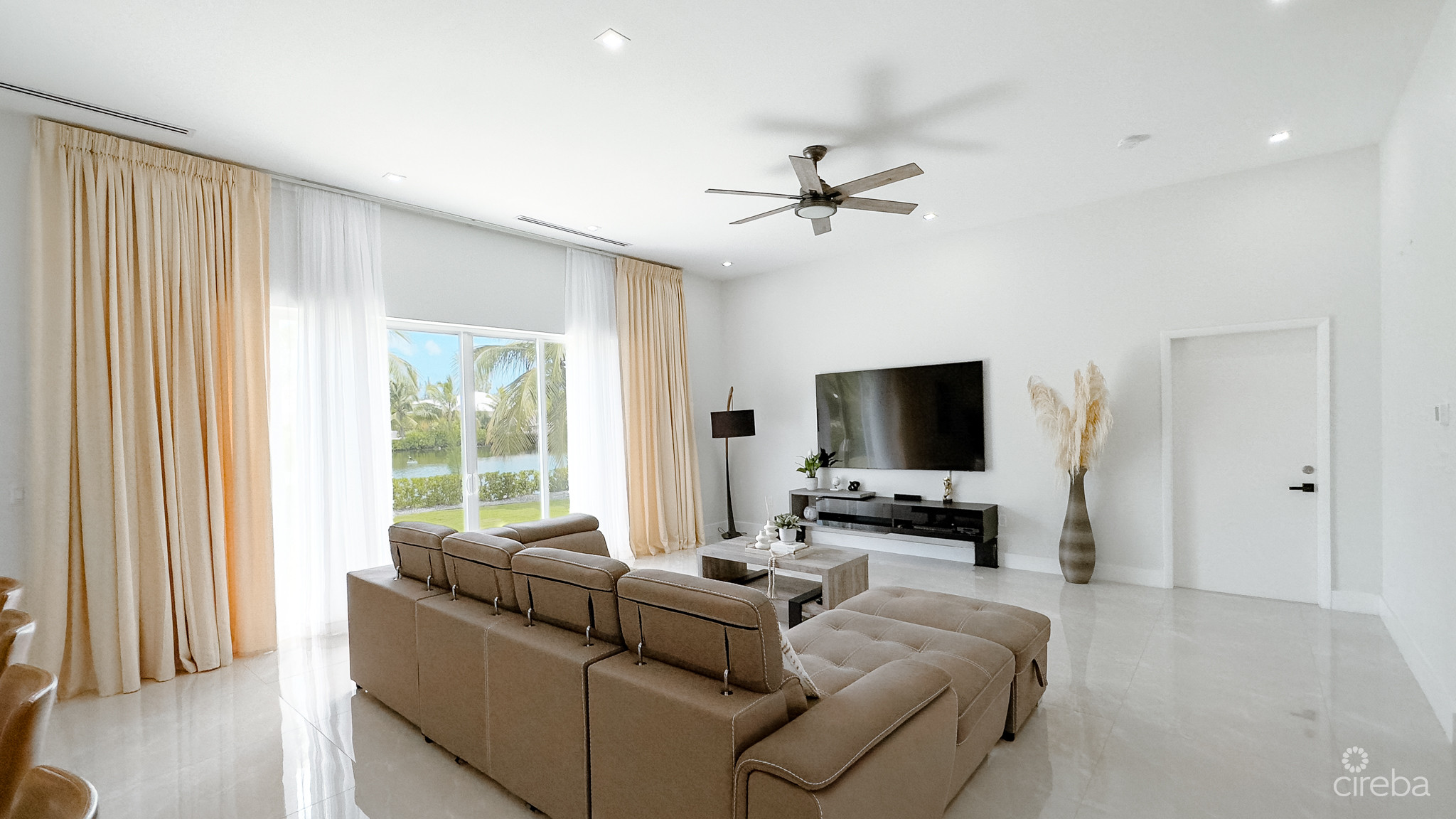 TARPON CIRCLE 4 BED FAMILY HOME