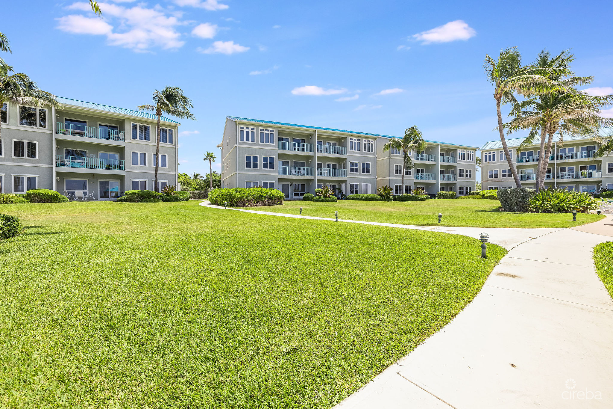 OCEANFRONT SPACIOUS GROUND FLOOR OCEAN POINTE VILLAS