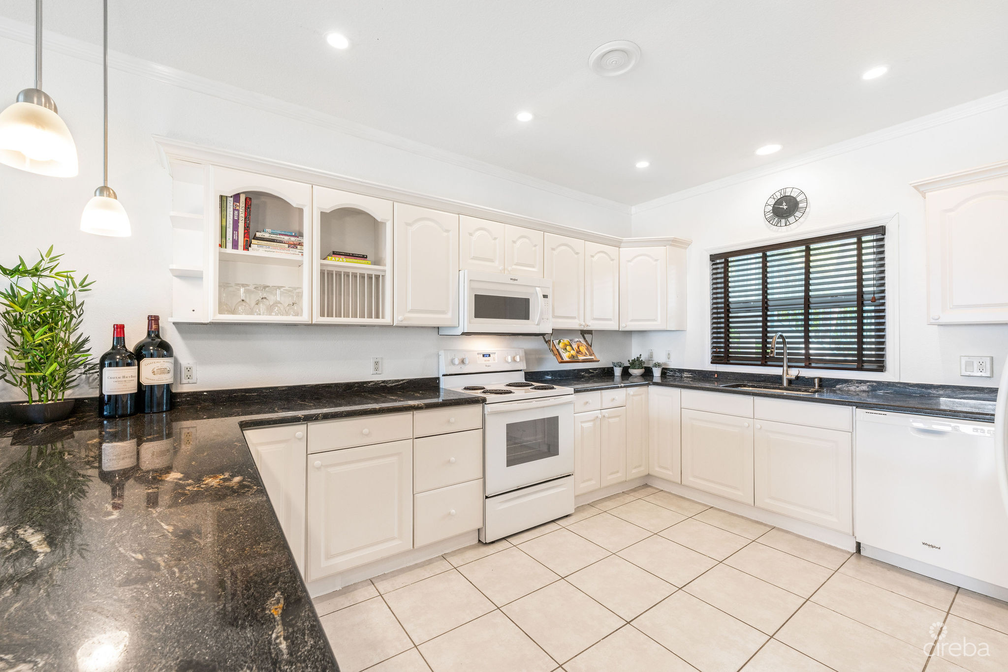 OCEANFRONT SPACIOUS GROUND FLOOR OCEAN POINTE VILLAS