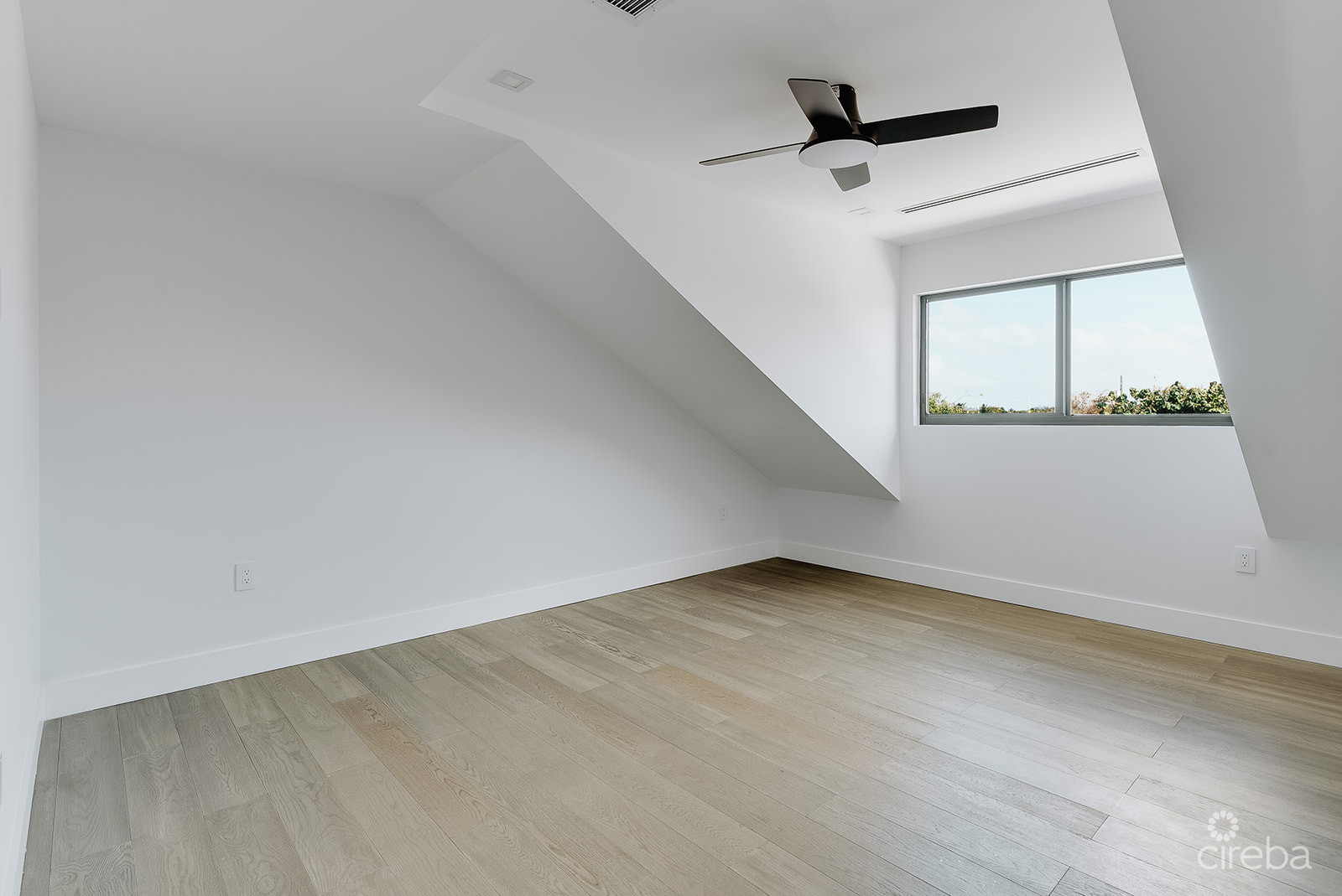 KINGSLEY TOWNHOMES 2 BED PLUS DEN UNIT 3.