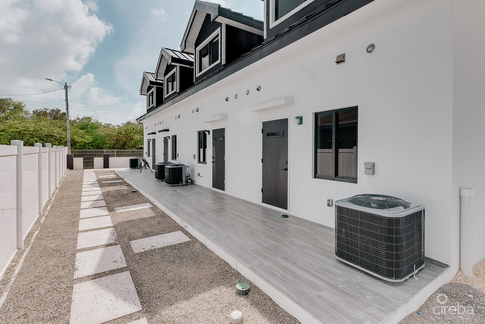 KINGSLEY TOWNHOMES 2 BED PLUS DEN UNIT 3.
