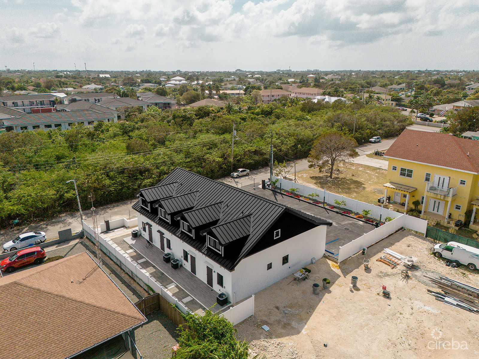 KINGSLEY TOWNHOMES 2 BED PLUS DEN UNIT 3.
