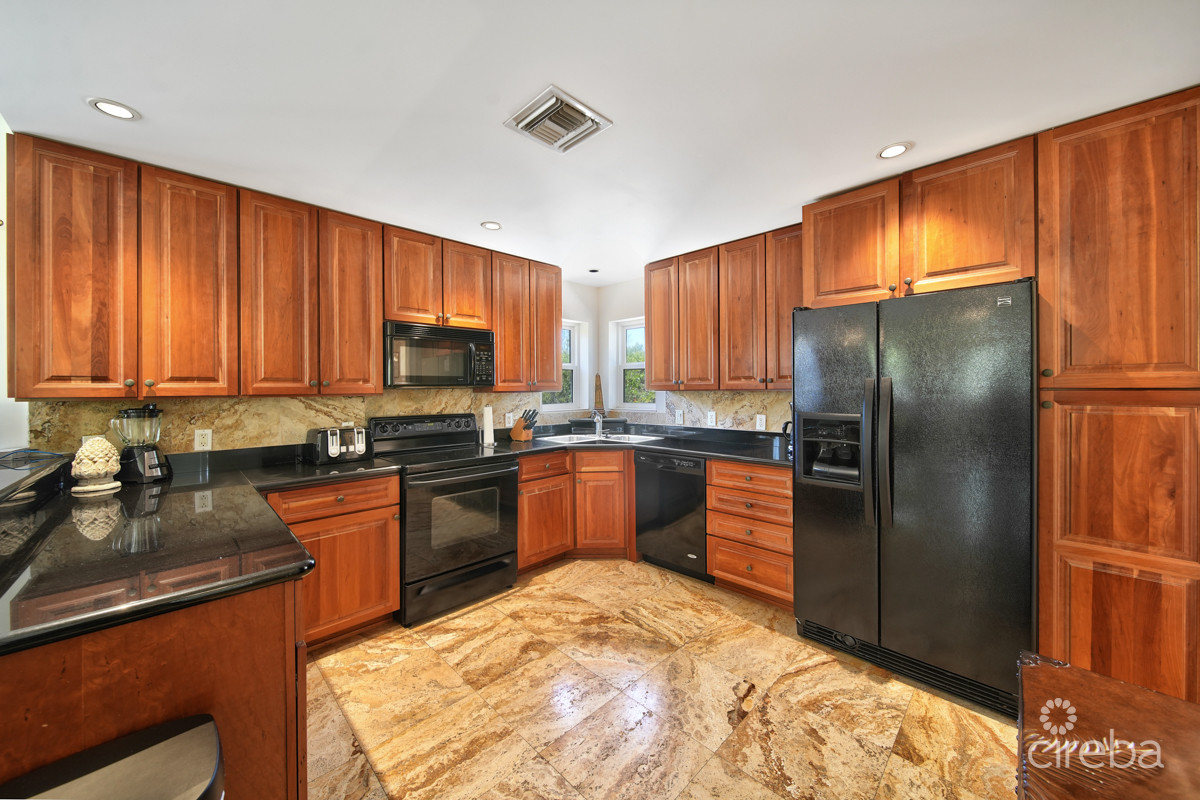 SEACLIFF YELLOW LOCATED IN COTTAGE