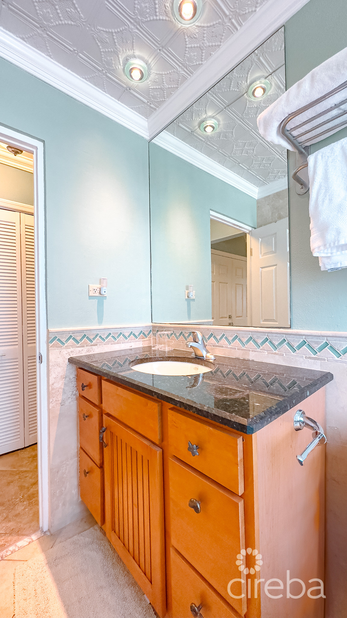 SEVEN MILE BEACHFRONT CONDO SILVER SANDS