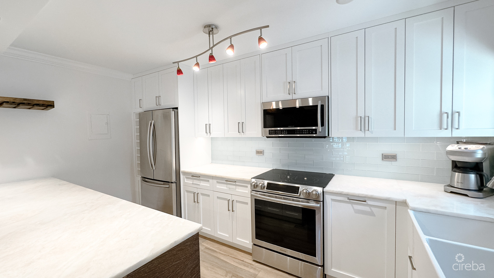 CANAL-FRONT TOWNHOUSE | GOVERNORS HARBOUR | SMB CORRIDOR