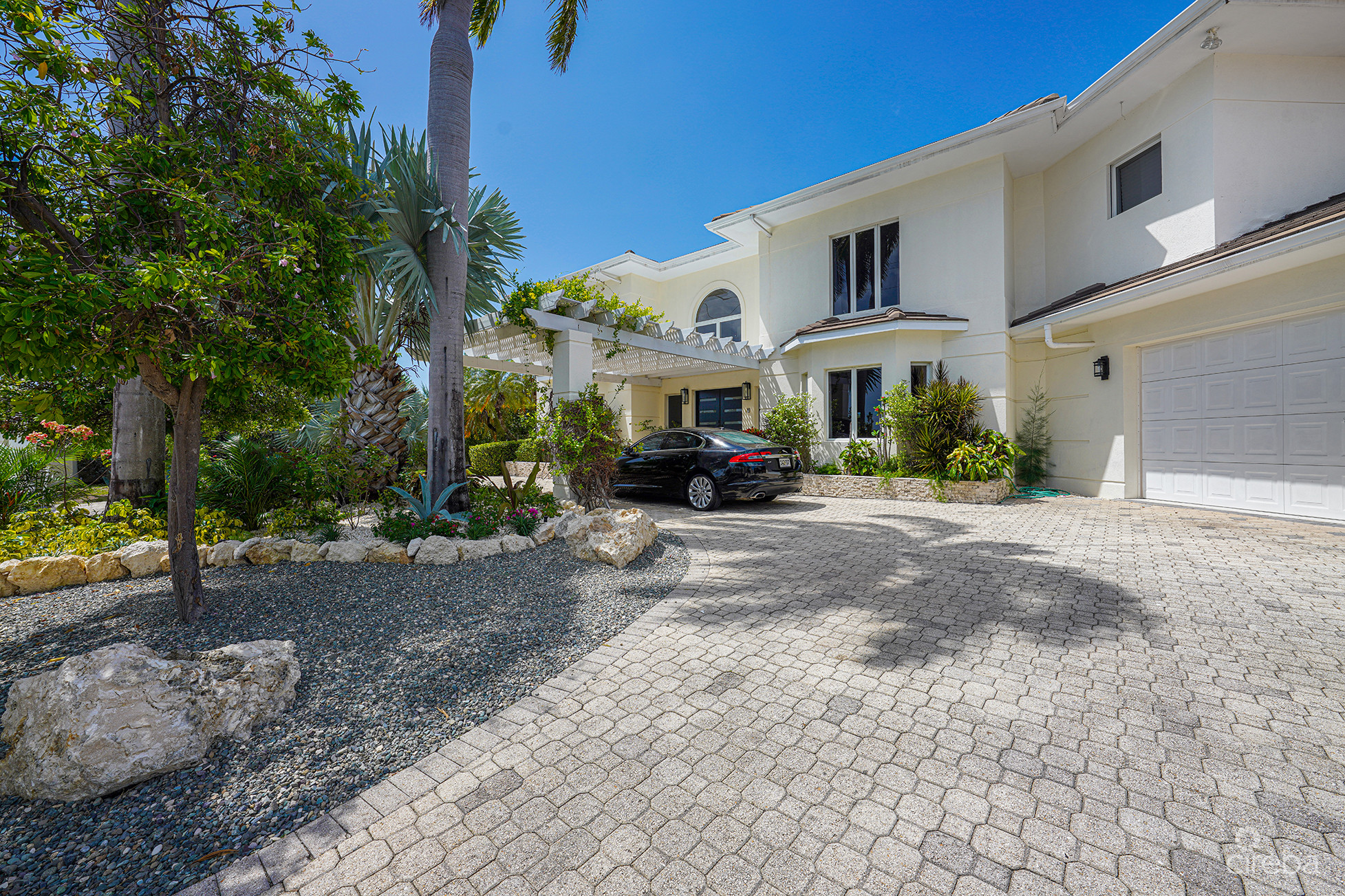 GOVERNORS HARBOUR ESTATE HOME