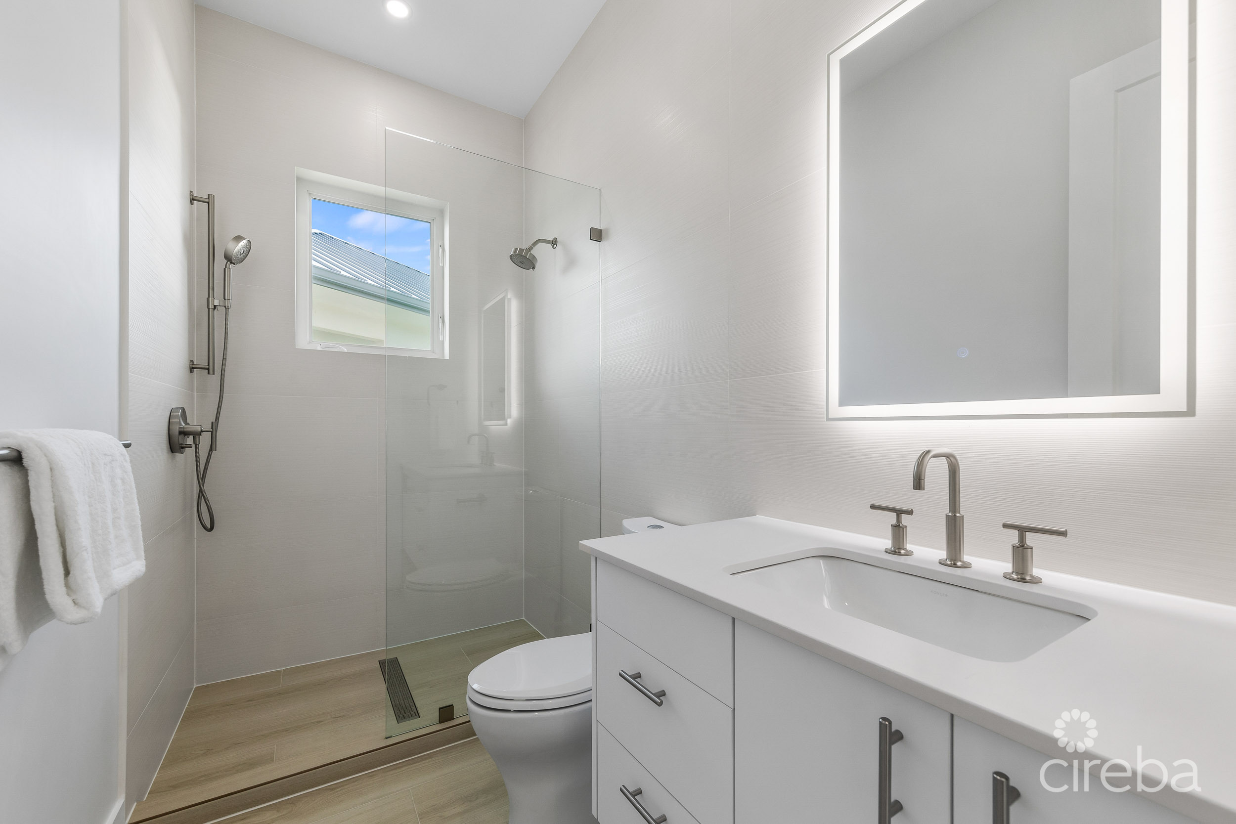 OCEANS 9  VILLA 7  WEST BAY LUXURY BEACHVIEW DETACHED HOME