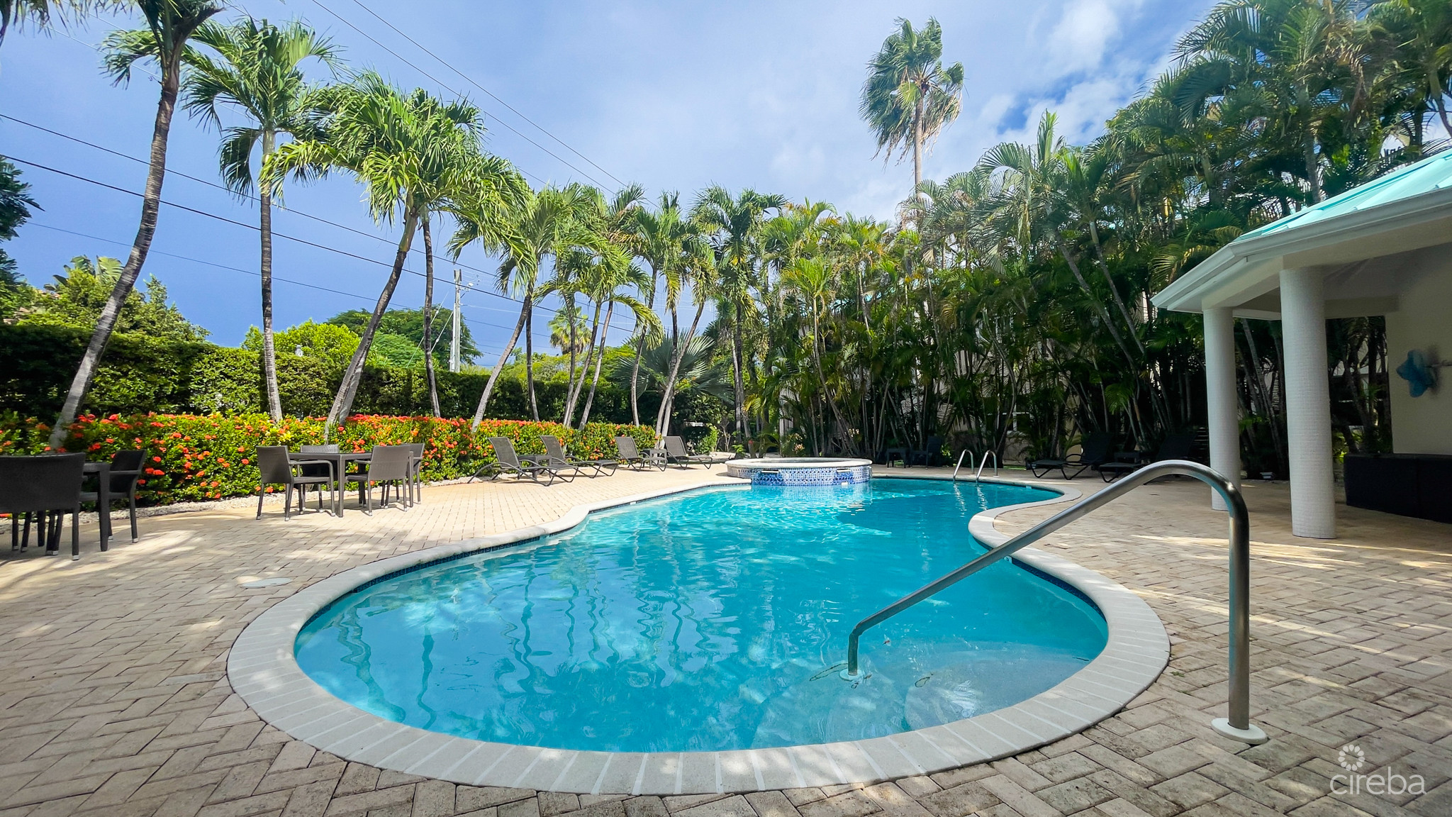 2 BED SOUTH SOUND TOWNHOME  GRAND PALMS