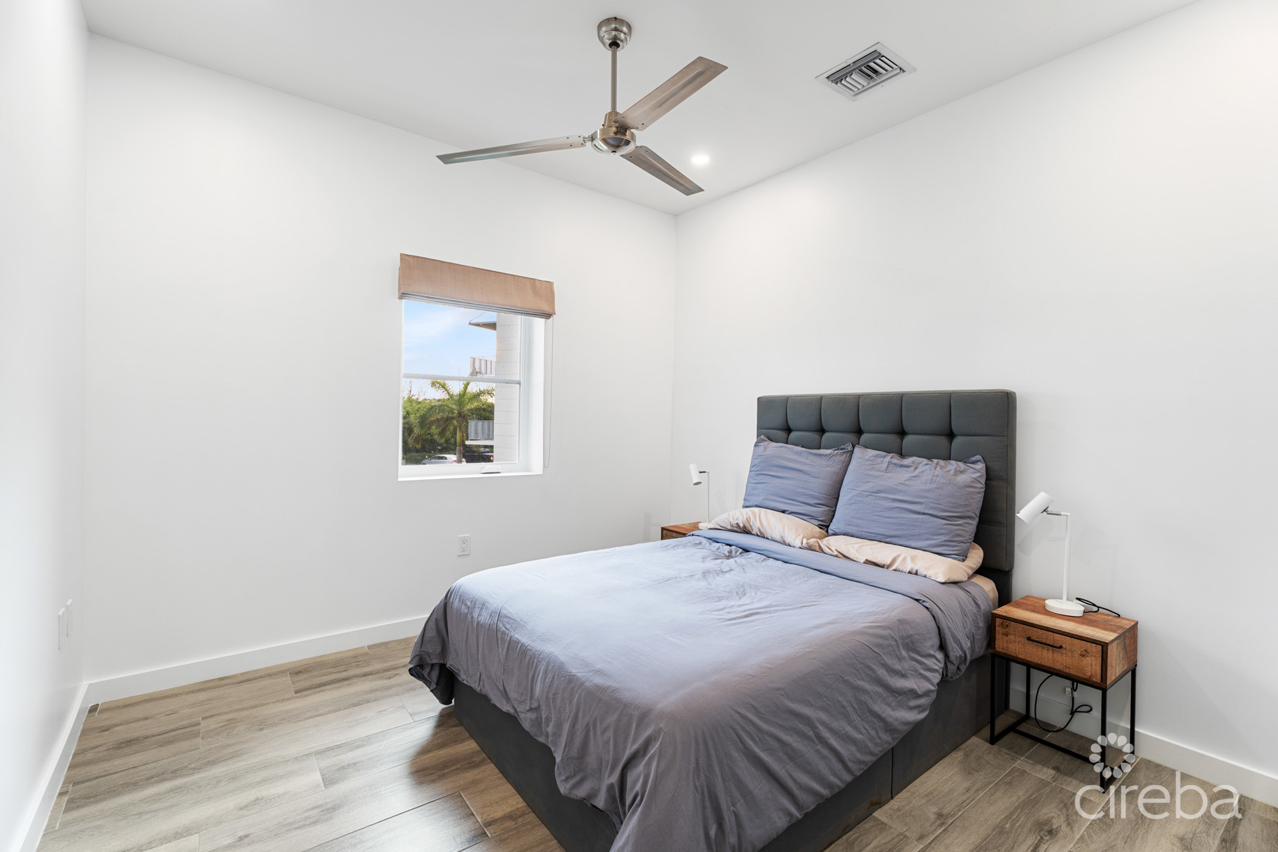 19 NORTH 3 BED CORNER UNIT WITH LAKE VIEW