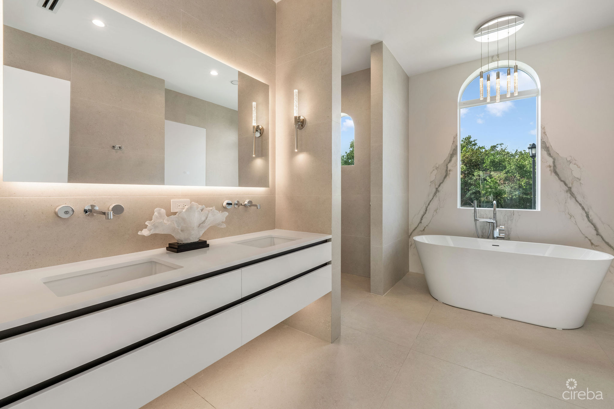 VISTA DEL MAR | A REIMAGINED WATERFRONT ESTATE