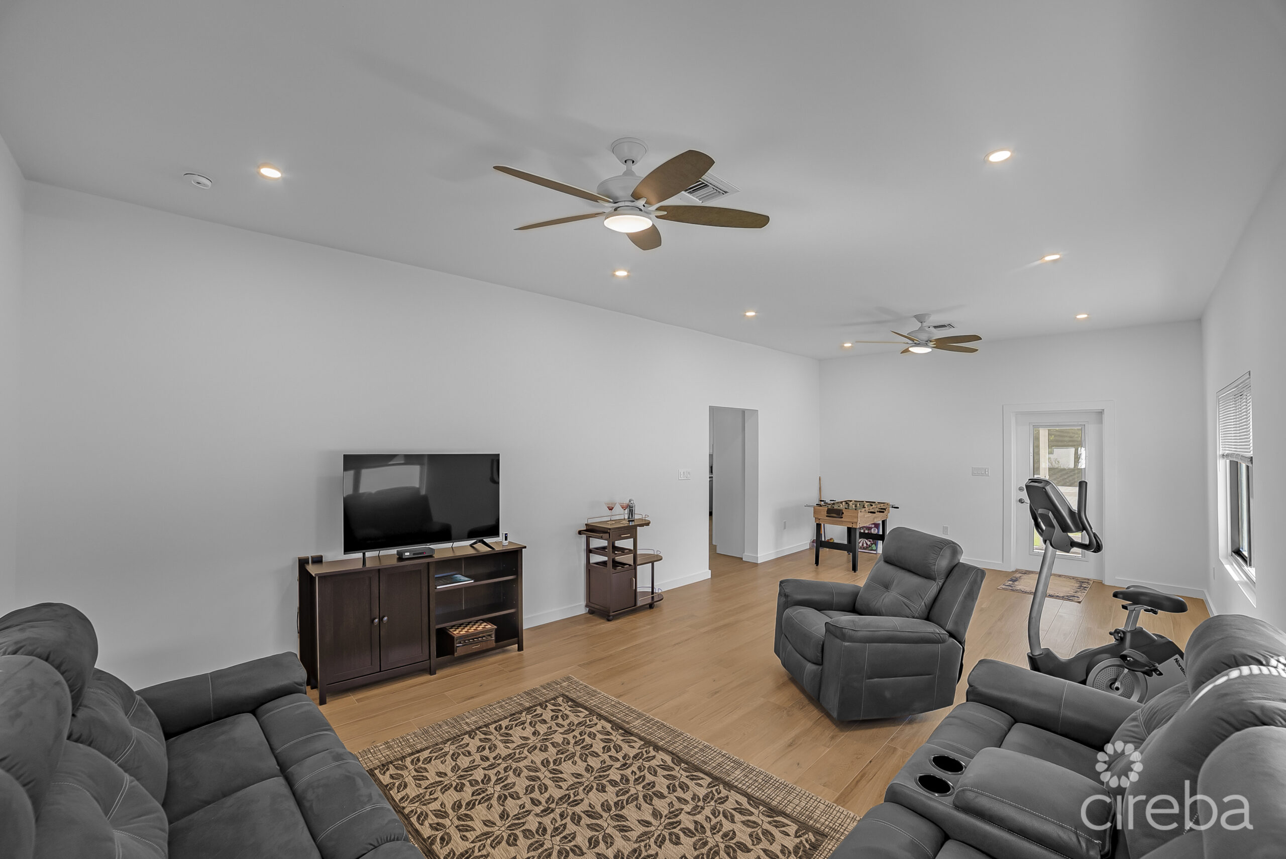 SPACIOUS MODERN 4BR W/ EN-SUITES & BONUS ROOM – GATED COMMUNITY