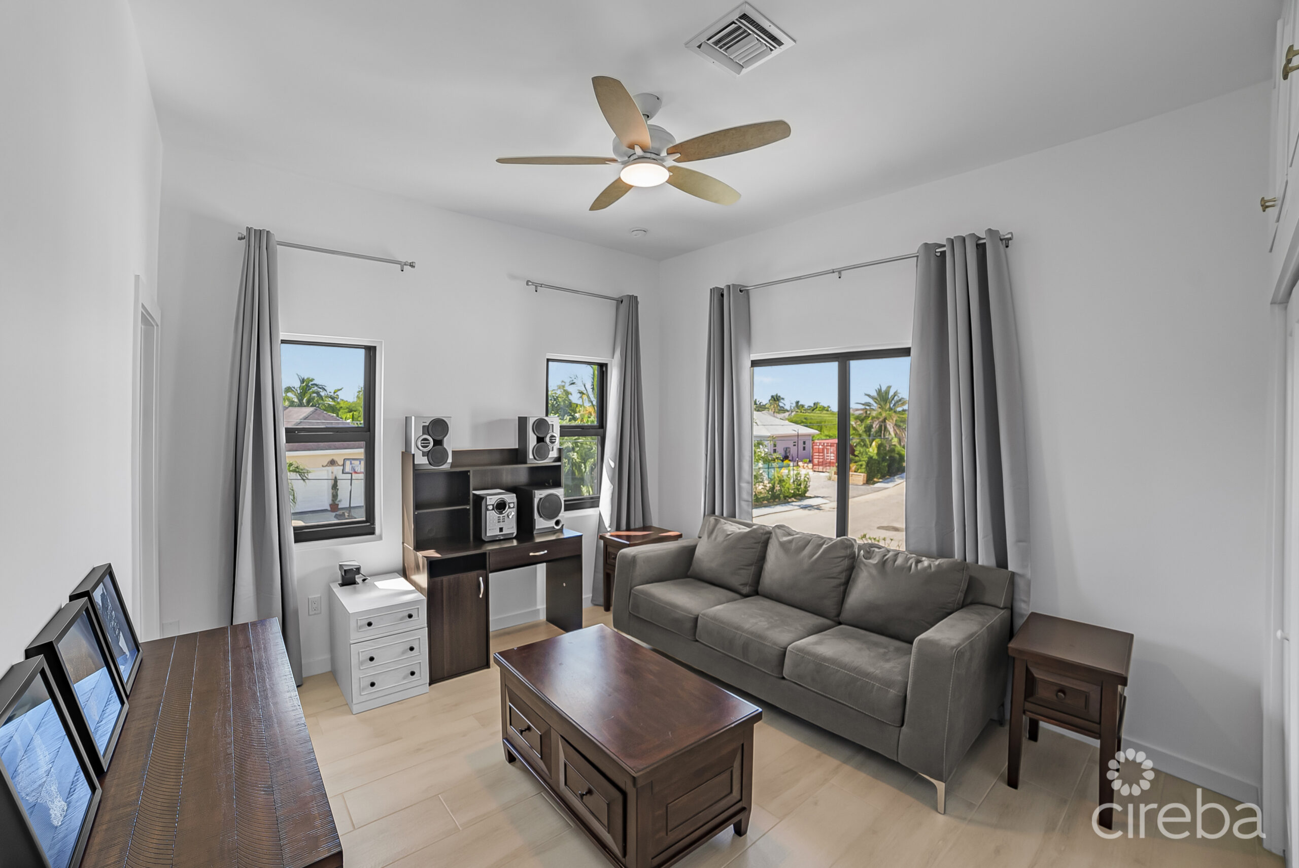 SPACIOUS MODERN 4BR W/ EN-SUITES & BONUS ROOM – GATED COMMUNITY