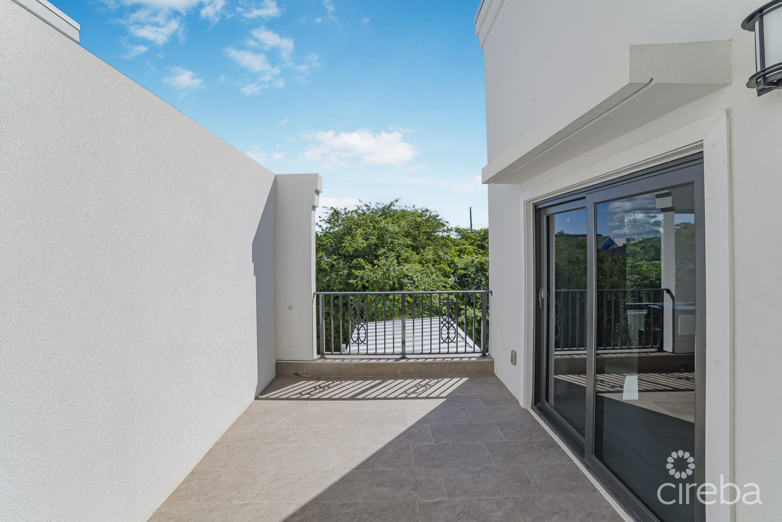 SPACIOUS MODERN 4BR W/ EN-SUITES & BONUS ROOM – GATED COMMUNITY