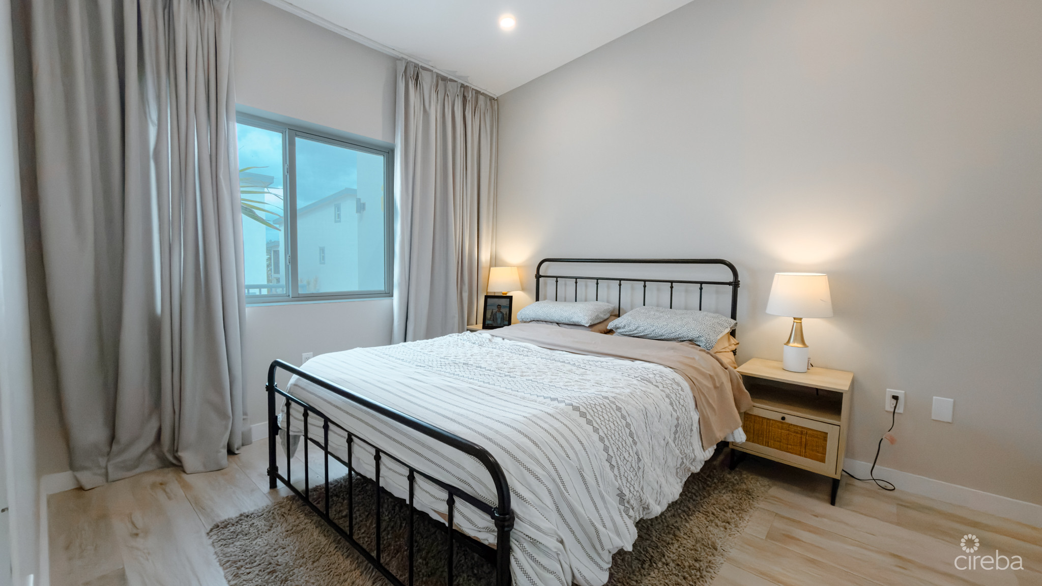 DOWNTOWN REACH 1 BED CONDO