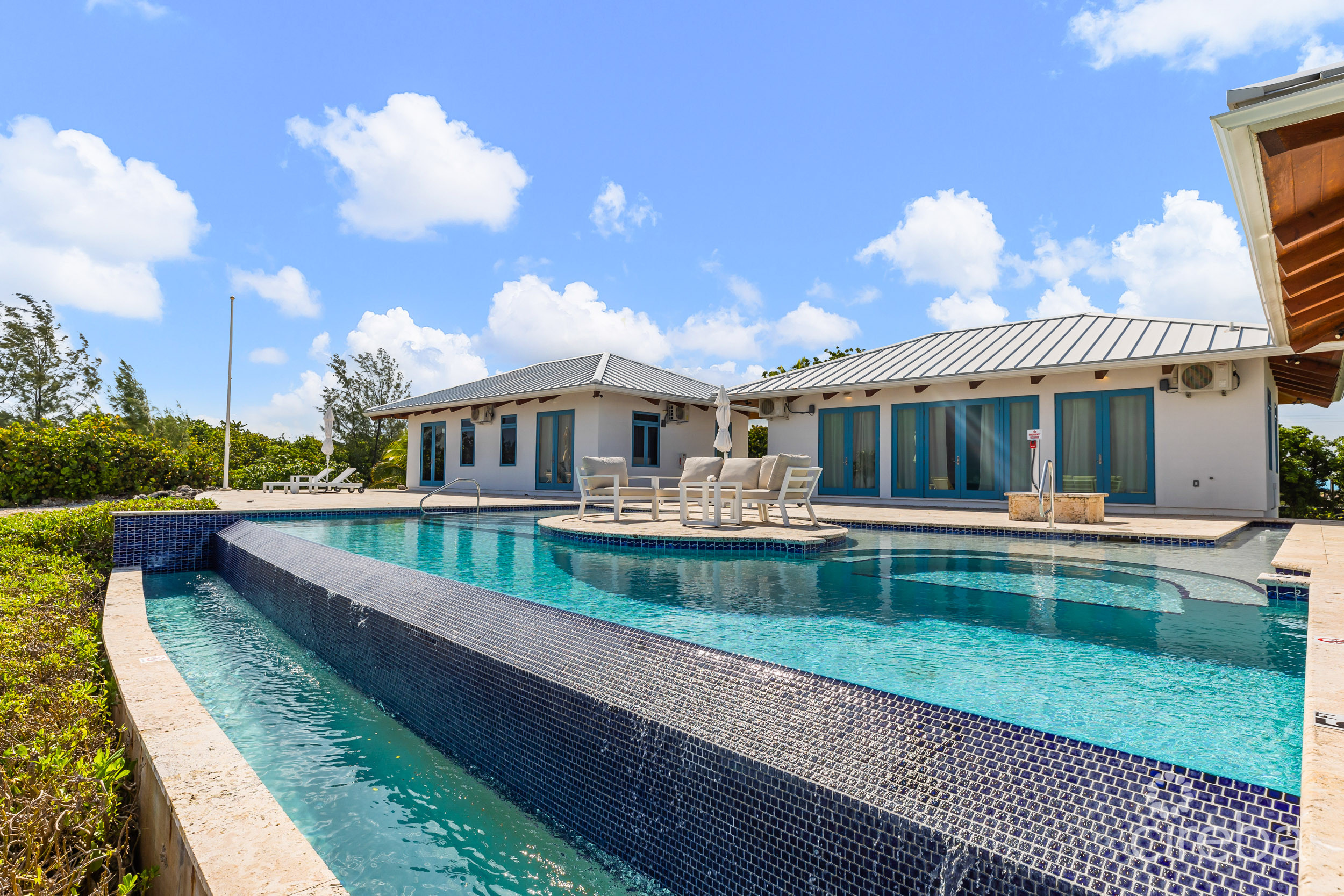 OCEANFRONT INVESTMENT / DEVELOPMENT OPPORTUNITY – CONCH POINT ROAD 2.74 ACRES