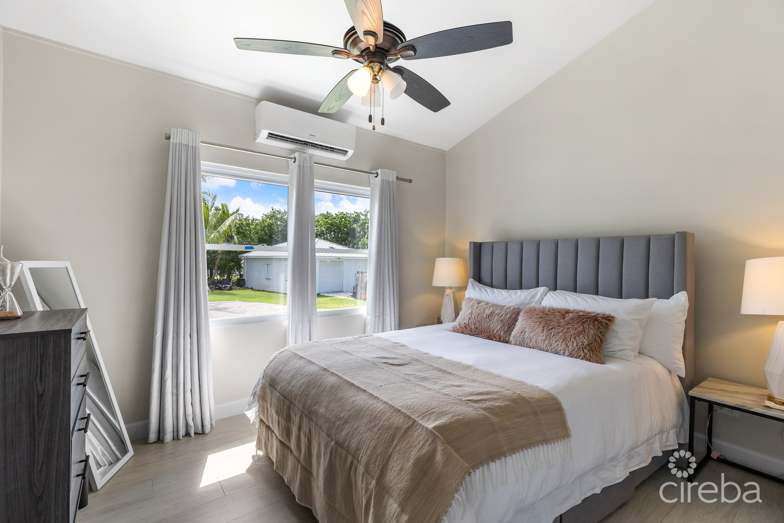 OCEANFRONT INVESTMENT / DEVELOPMENT OPPORTUNITY – CONCH POINT ROAD 2.74 ACRES