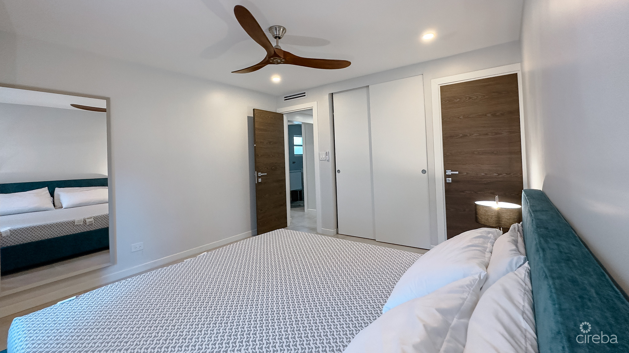 PLANTATION VILLAGE SEVEN MILE BEACH