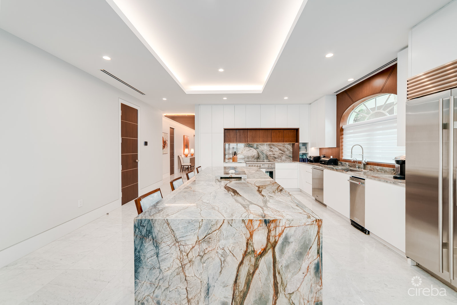 LUXURY SEVEN MILE BEACH CONDO – MANDALAY UNIT ONE