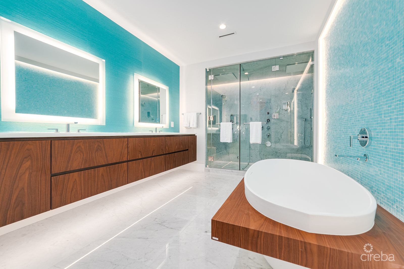 LUXURY SEVEN MILE BEACH CONDO – MANDALAY UNIT ONE