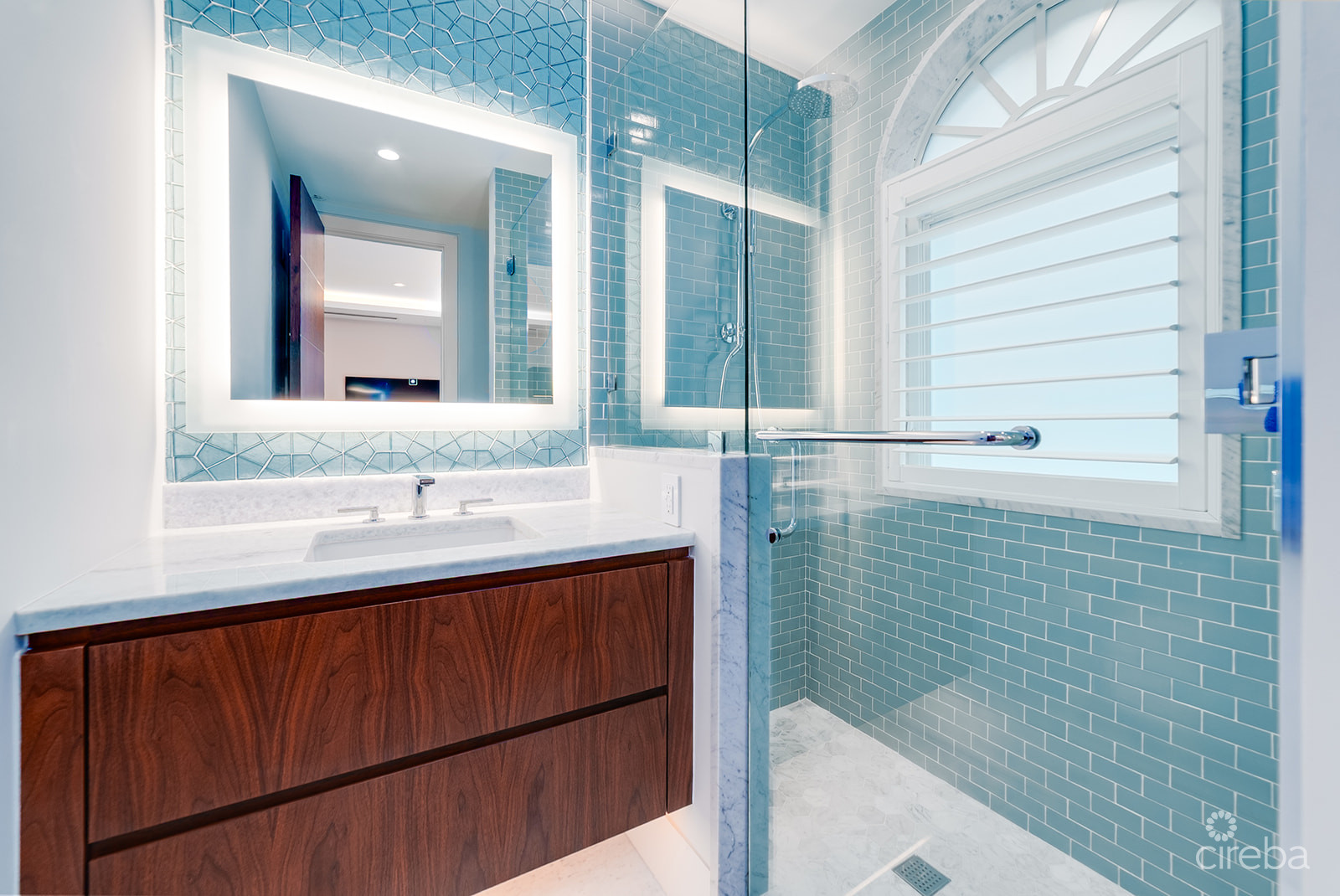 LUXURY SEVEN MILE BEACH CONDO – MANDALAY UNIT ONE