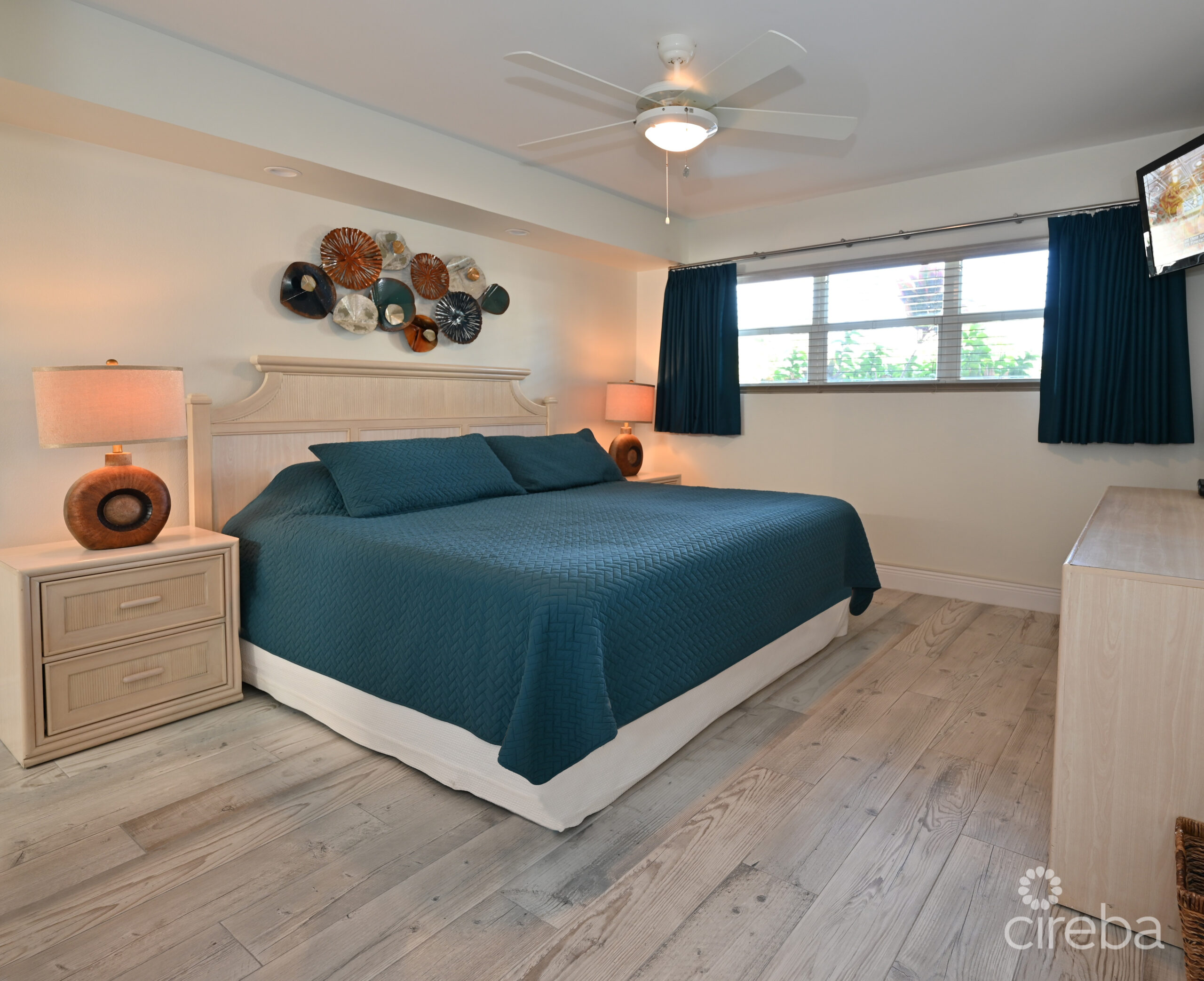 DISCOVERY POINT CLUB BEACHFRONT