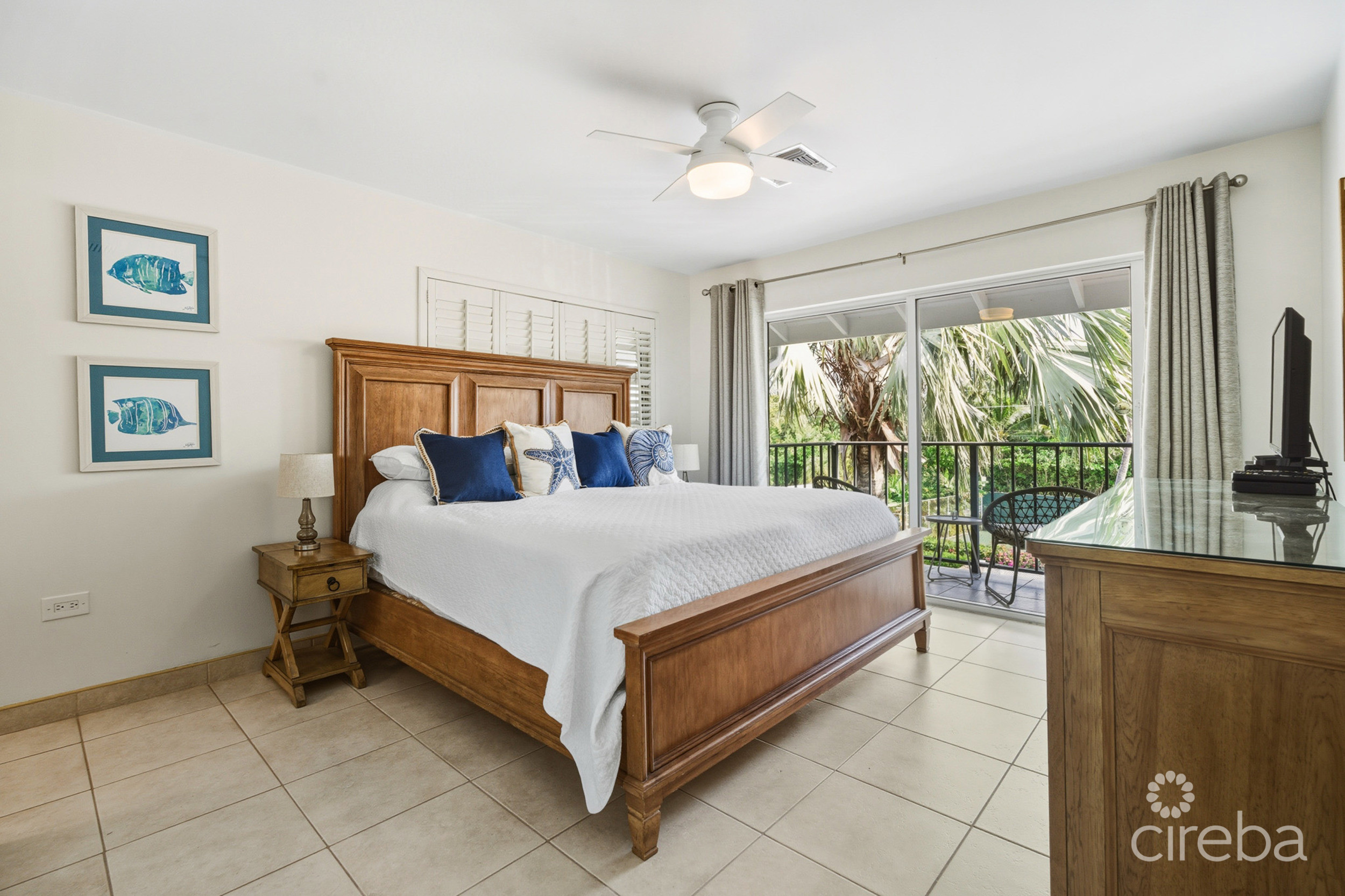 DISCOVERY POINT  PENTHOUSE  BEACHFRONT –  PROVEN INCOME GENERATOR