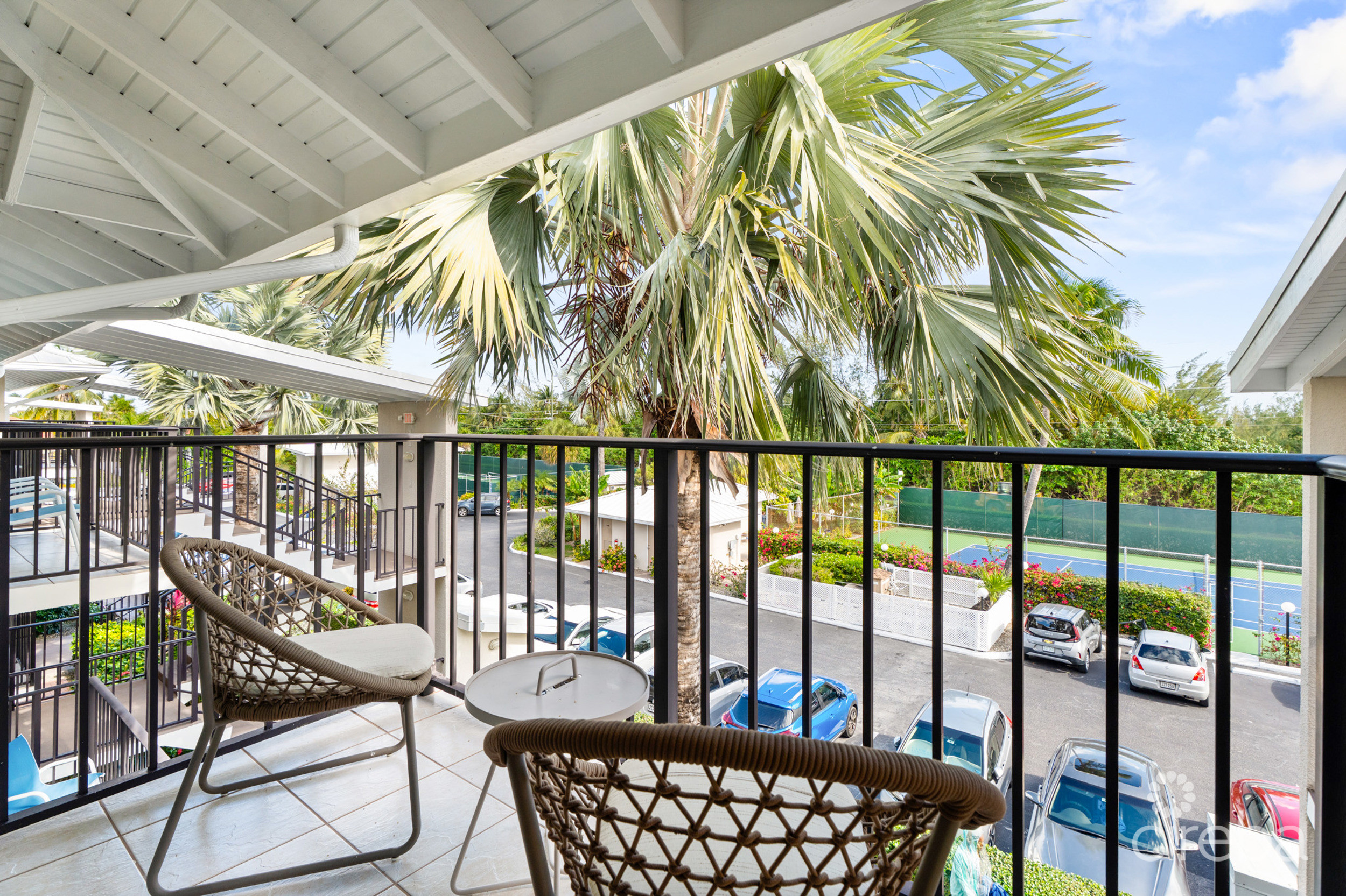 DISCOVERY POINT  PENTHOUSE  BEACHFRONT –  PROVEN INCOME GENERATOR