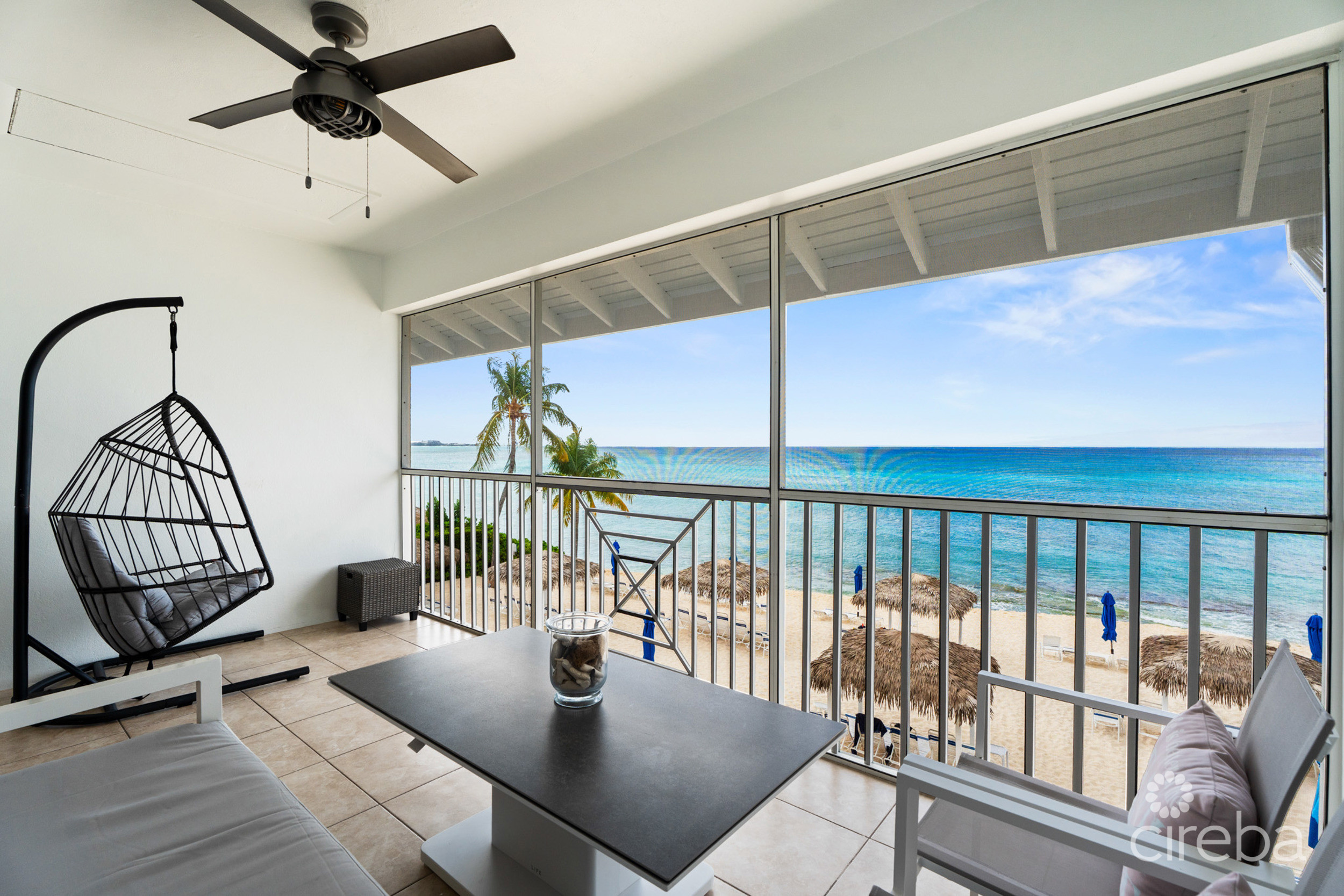 DISCOVERY POINT  PENTHOUSE  BEACHFRONT –  PROVEN INCOME GENERATOR