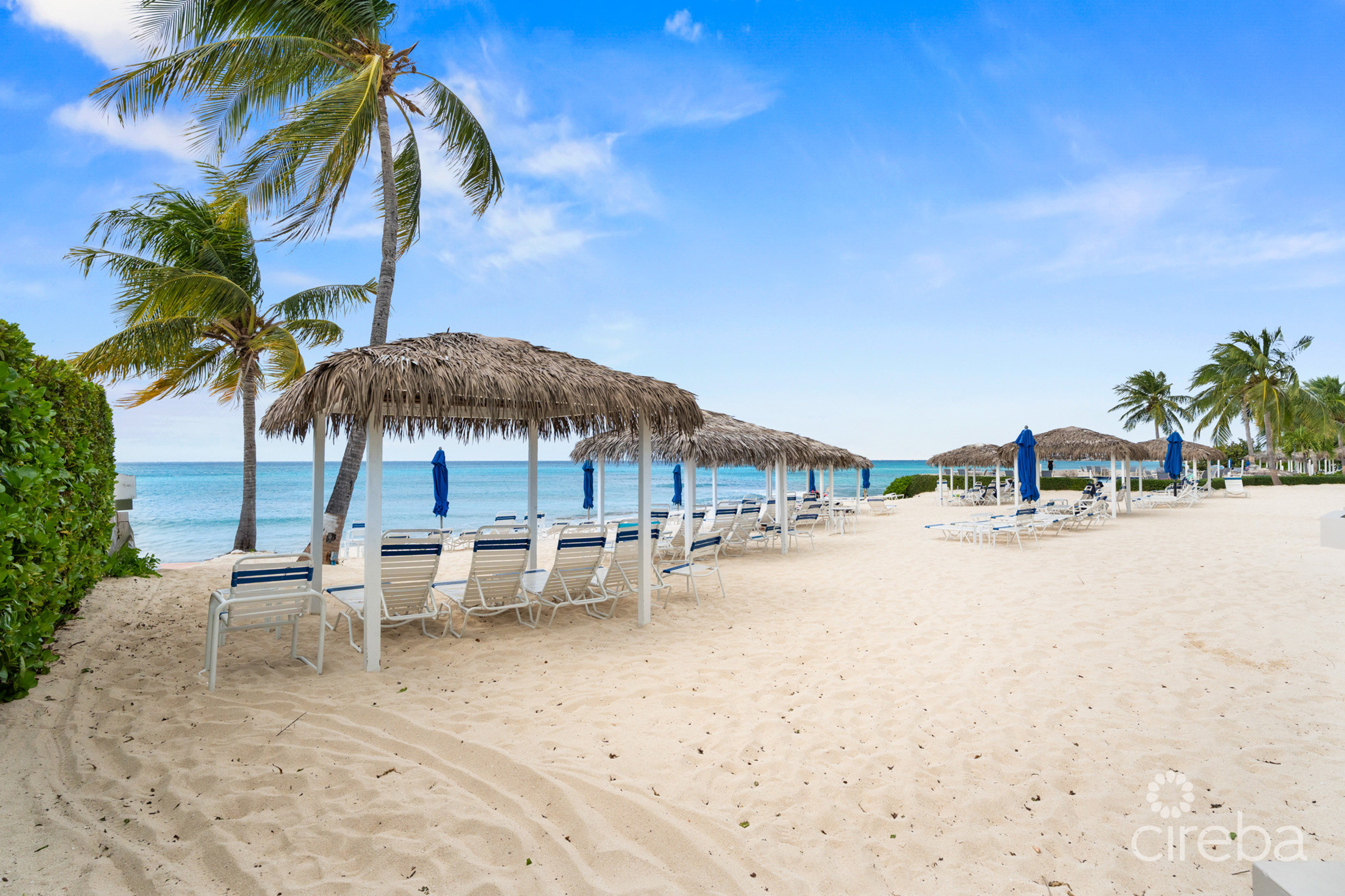 DISCOVERY POINT  PENTHOUSE  BEACHFRONT –  PROVEN INCOME GENERATOR