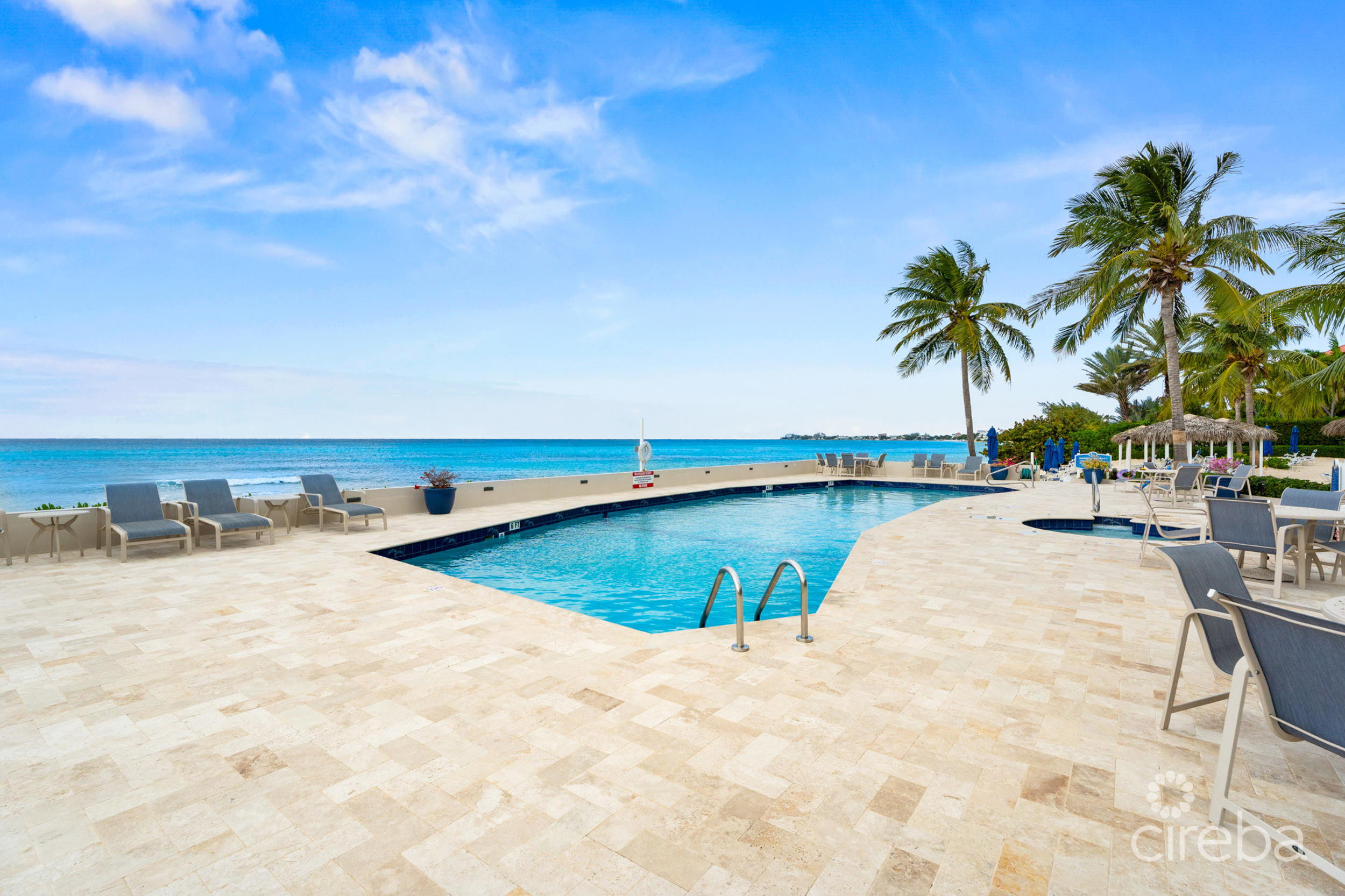 DISCOVERY POINT  PENTHOUSE  BEACHFRONT –  PROVEN INCOME GENERATOR