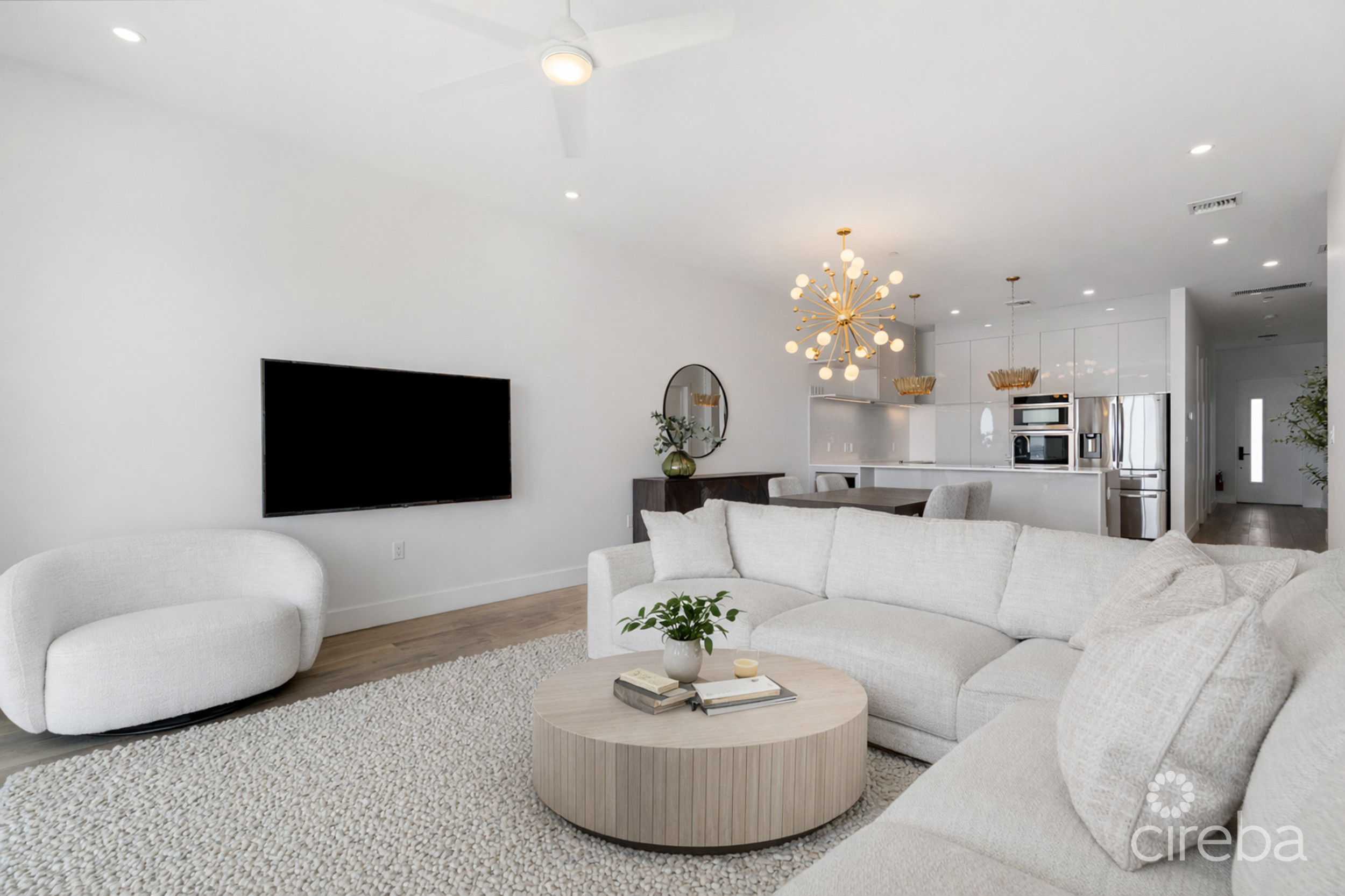 AURA PENTHOUSE #404