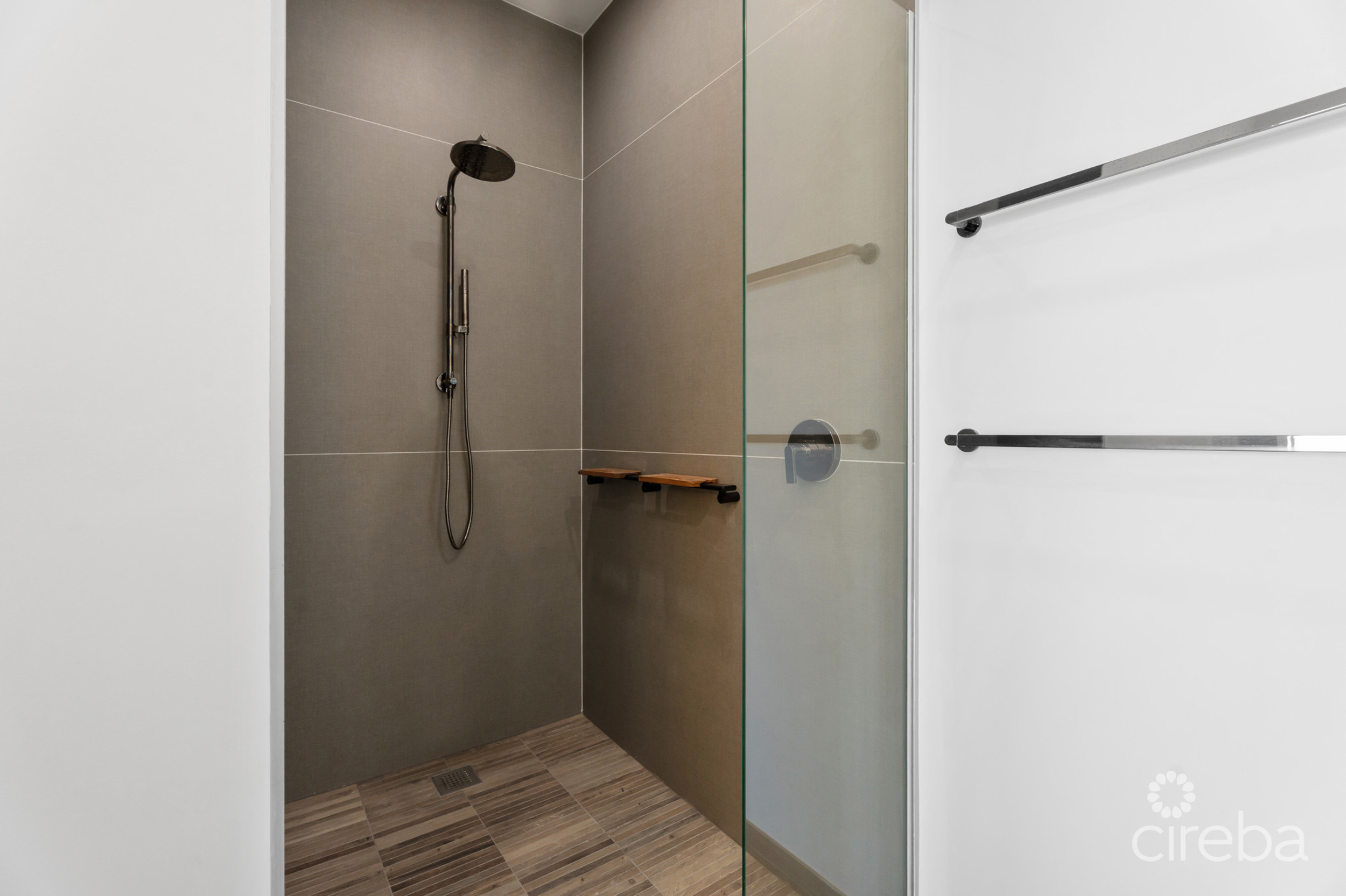 AURA PENTHOUSE #404