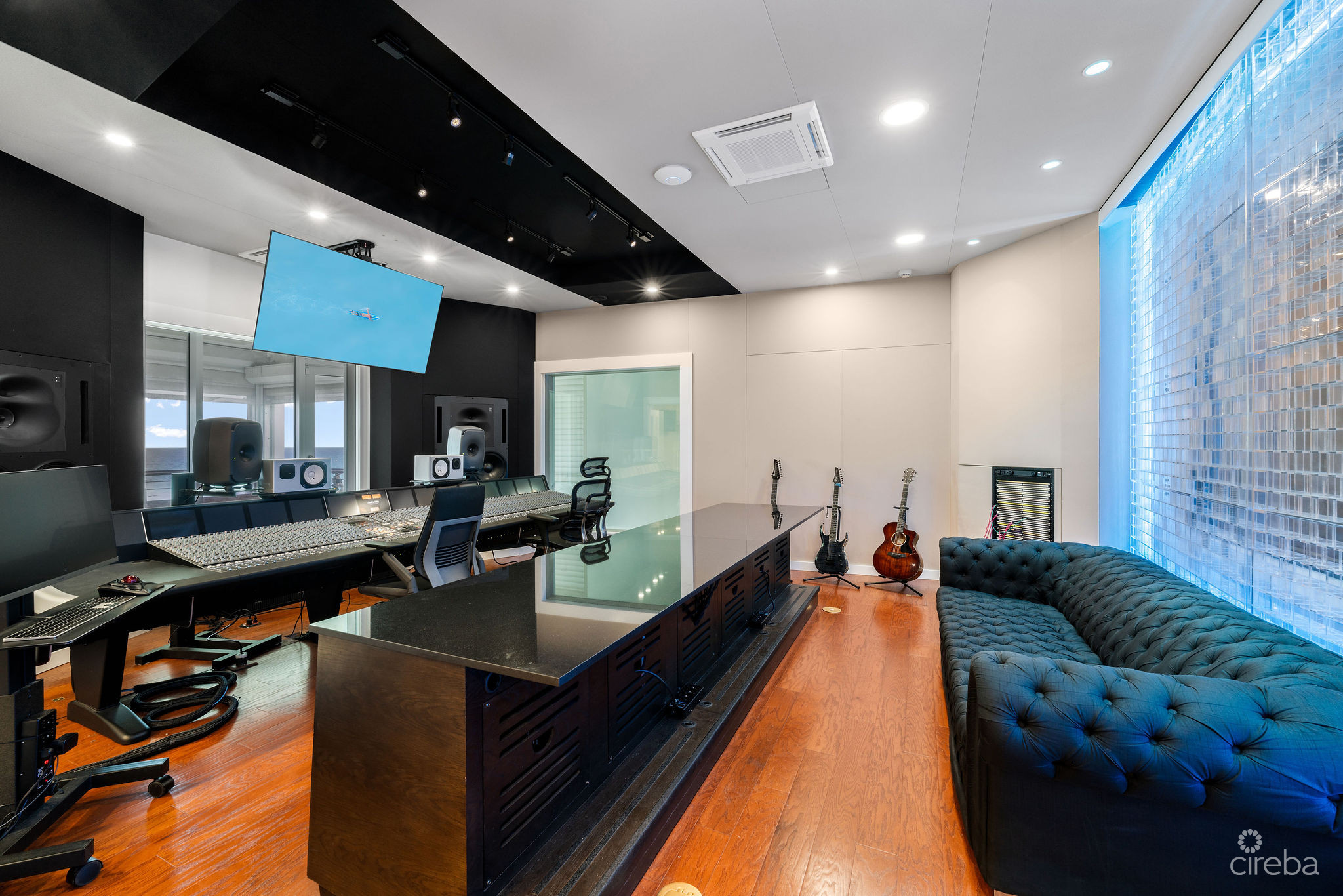 WHITEHALL HOUSE – PRIME COMMERCIAL BUILDING