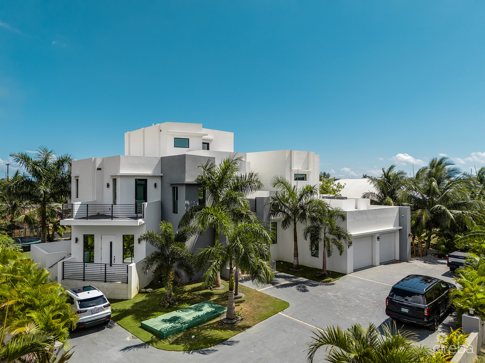 ROYAL PALMS – 5 BEDROOM ESTATE W/RENTAL UNIT