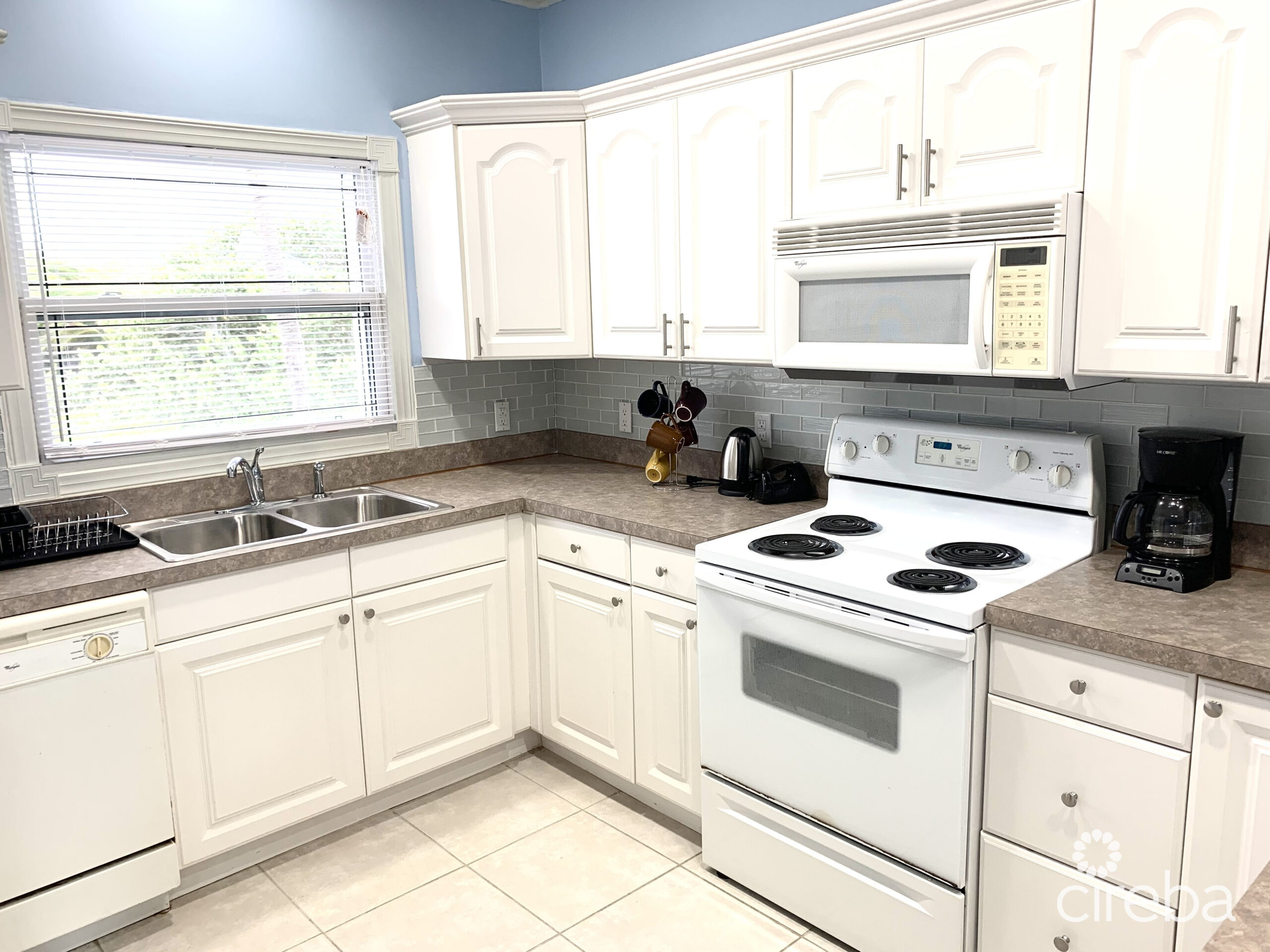 OCEAN POINTE VILLAS #10, OCEANFRONT WEST BAY