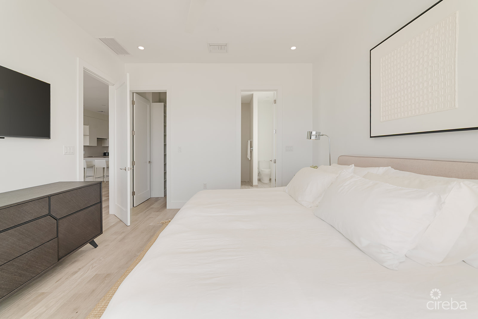 AURA #401 PENTHOUSE – SOUTH SOUND