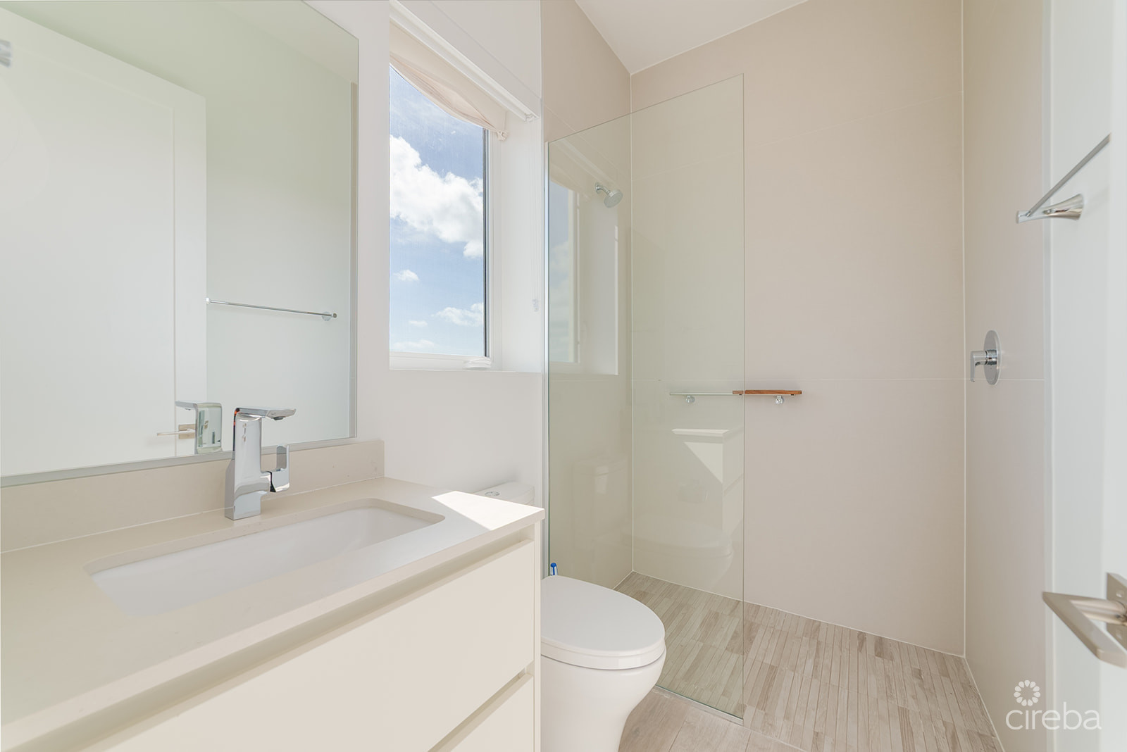 AURA #401 PENTHOUSE – SOUTH SOUND