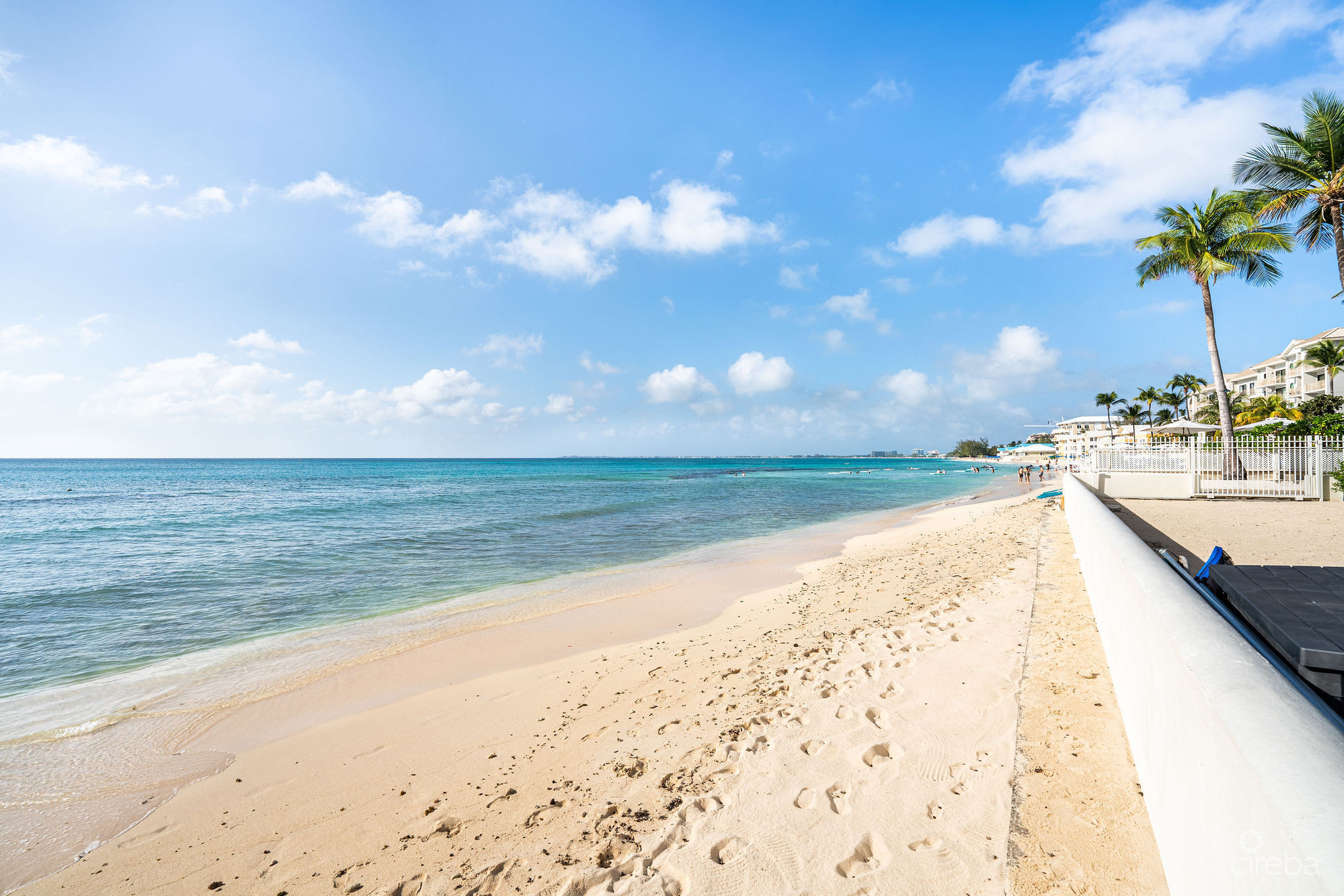 BEACHFRONT LIVING | TAMARIND BAY | SEVEN MILE BEACH